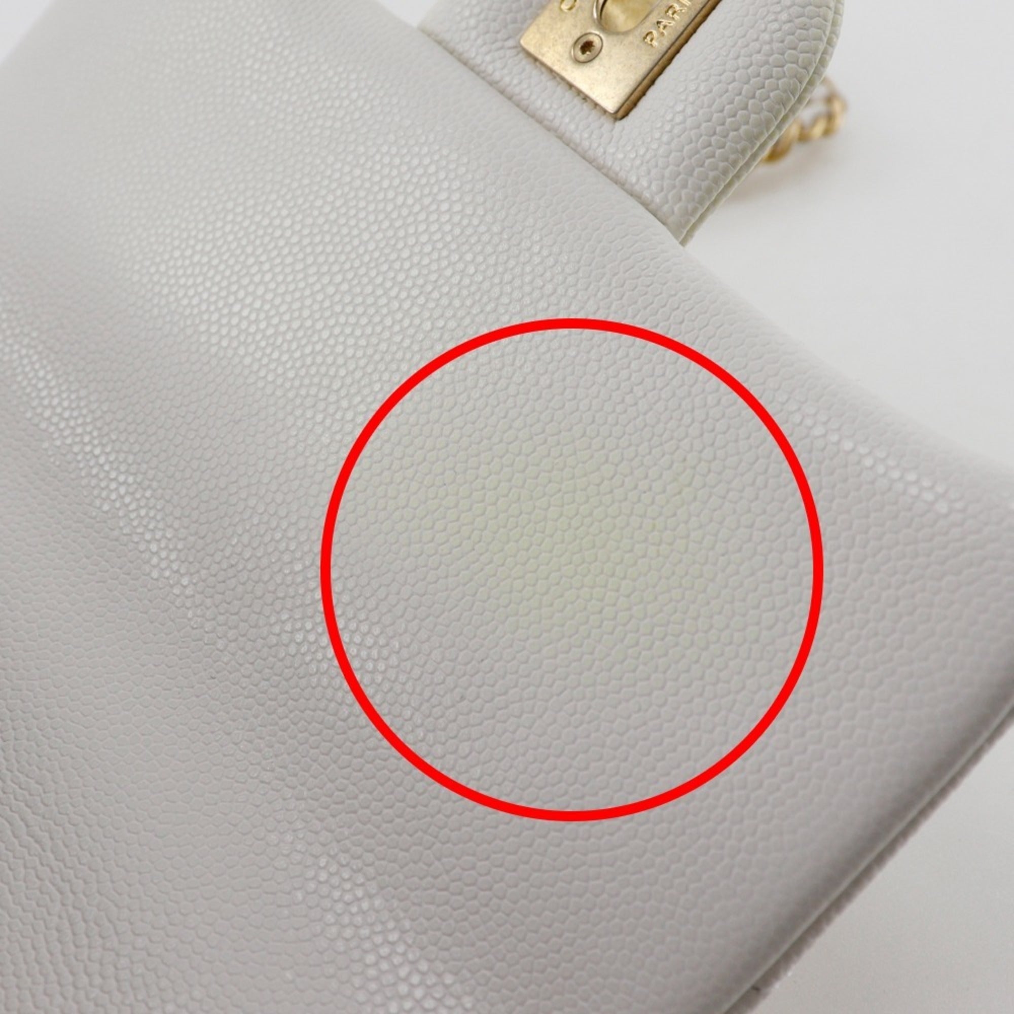 Chanel White Grained Calfskin Shoulder Bag (Pre-Owned)