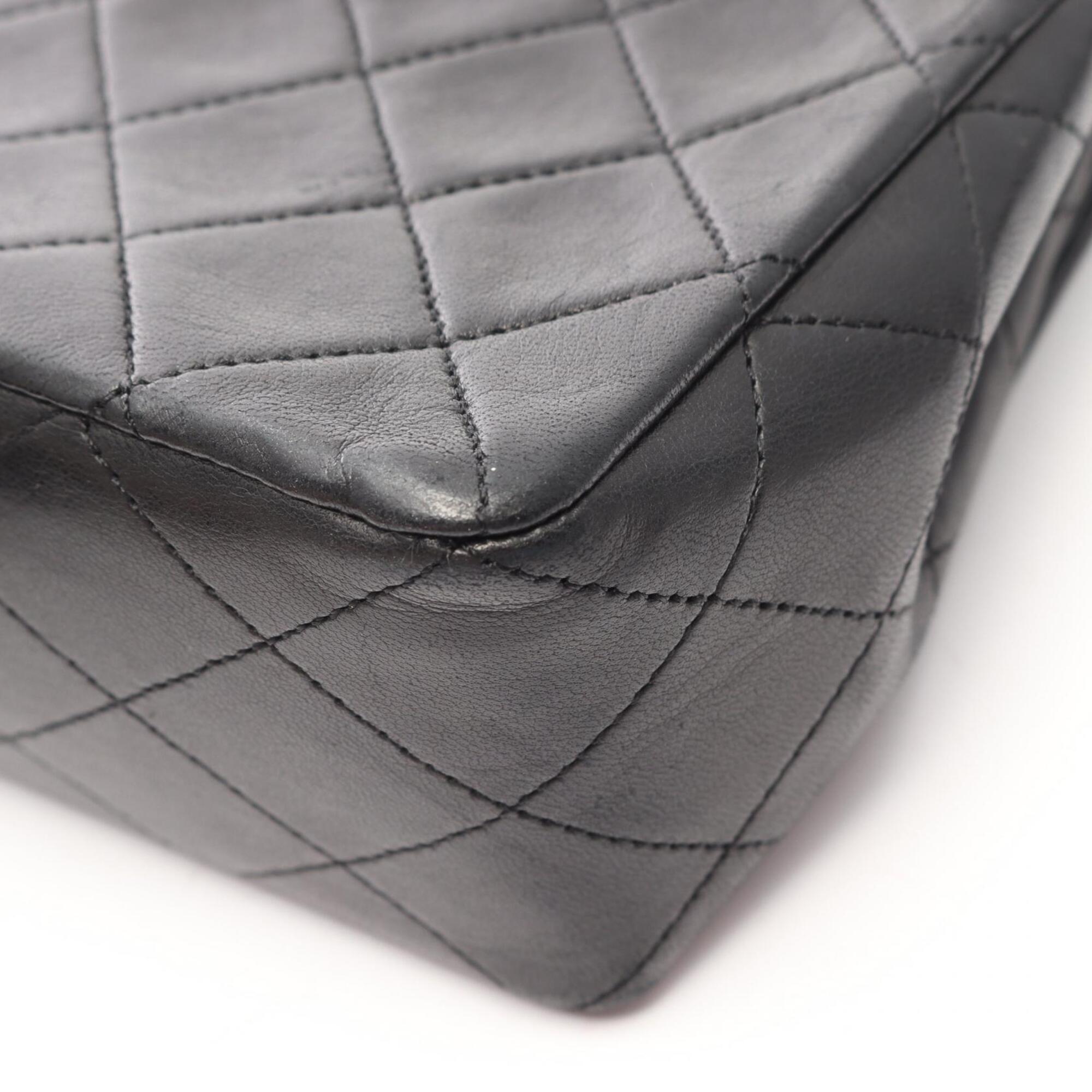 Chanel Black Leather Handbag Shoulder Bag (Pre-Owned)