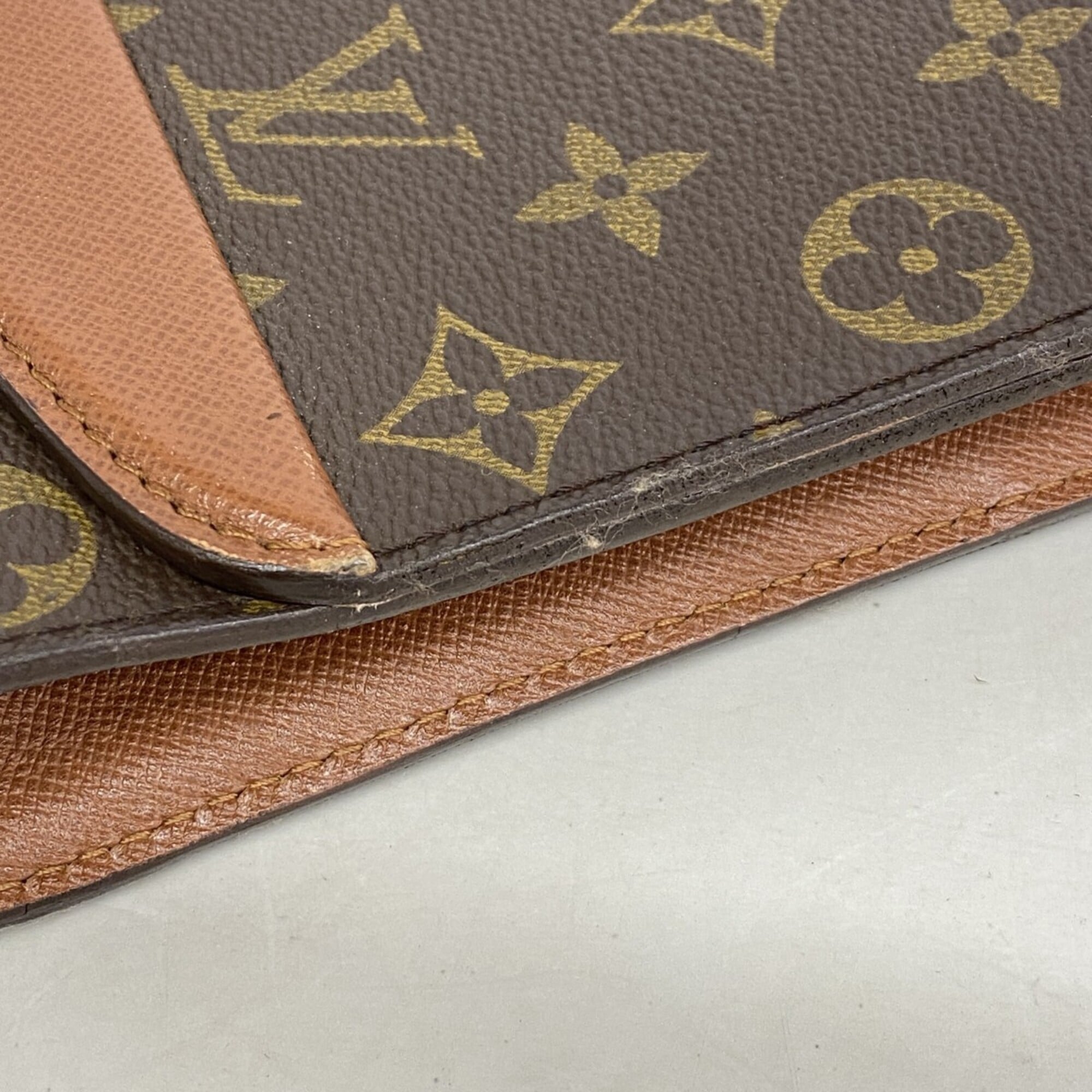 Louis Vuitton Brown Shoulder Bag (Pre-Owned)