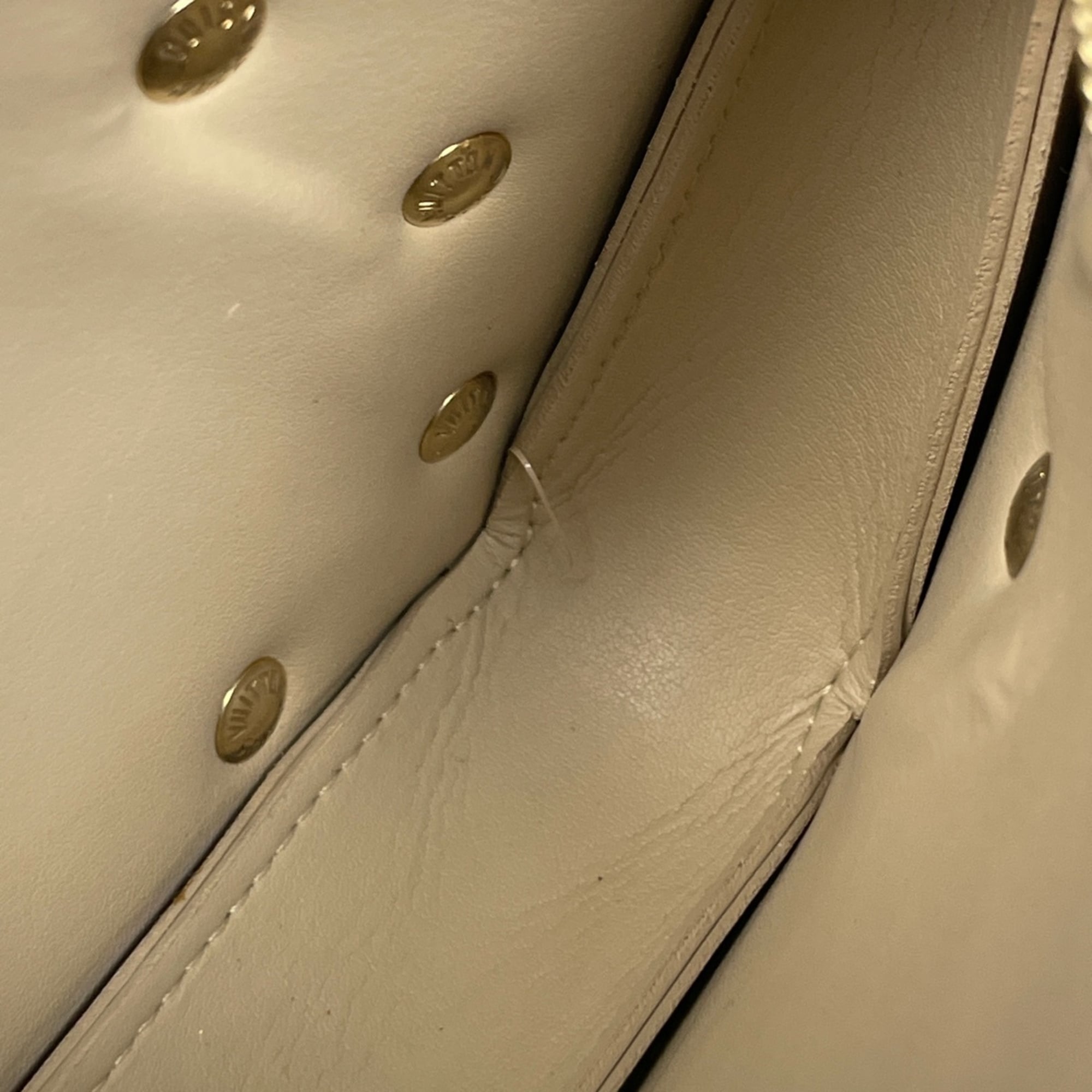 Louis Vuitton Beige Monogram Vernis Handbag (Pre-Owned)