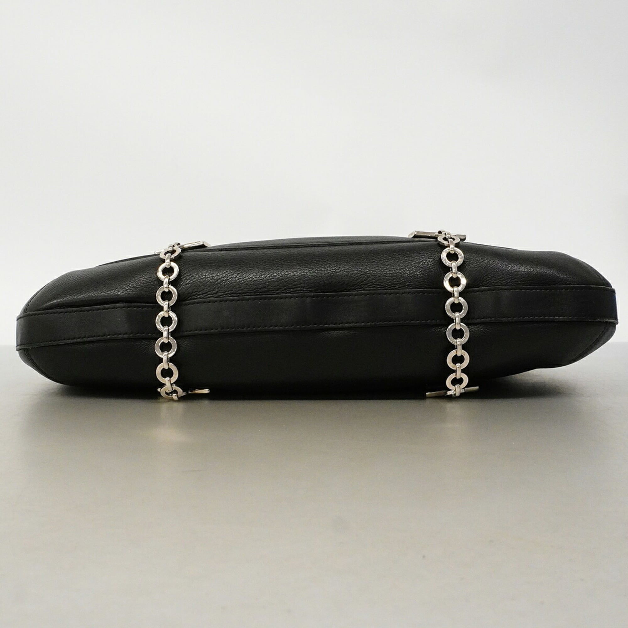 Salvatore Ferragamo Black Leather Shoulder Bag (Pre-Owned)