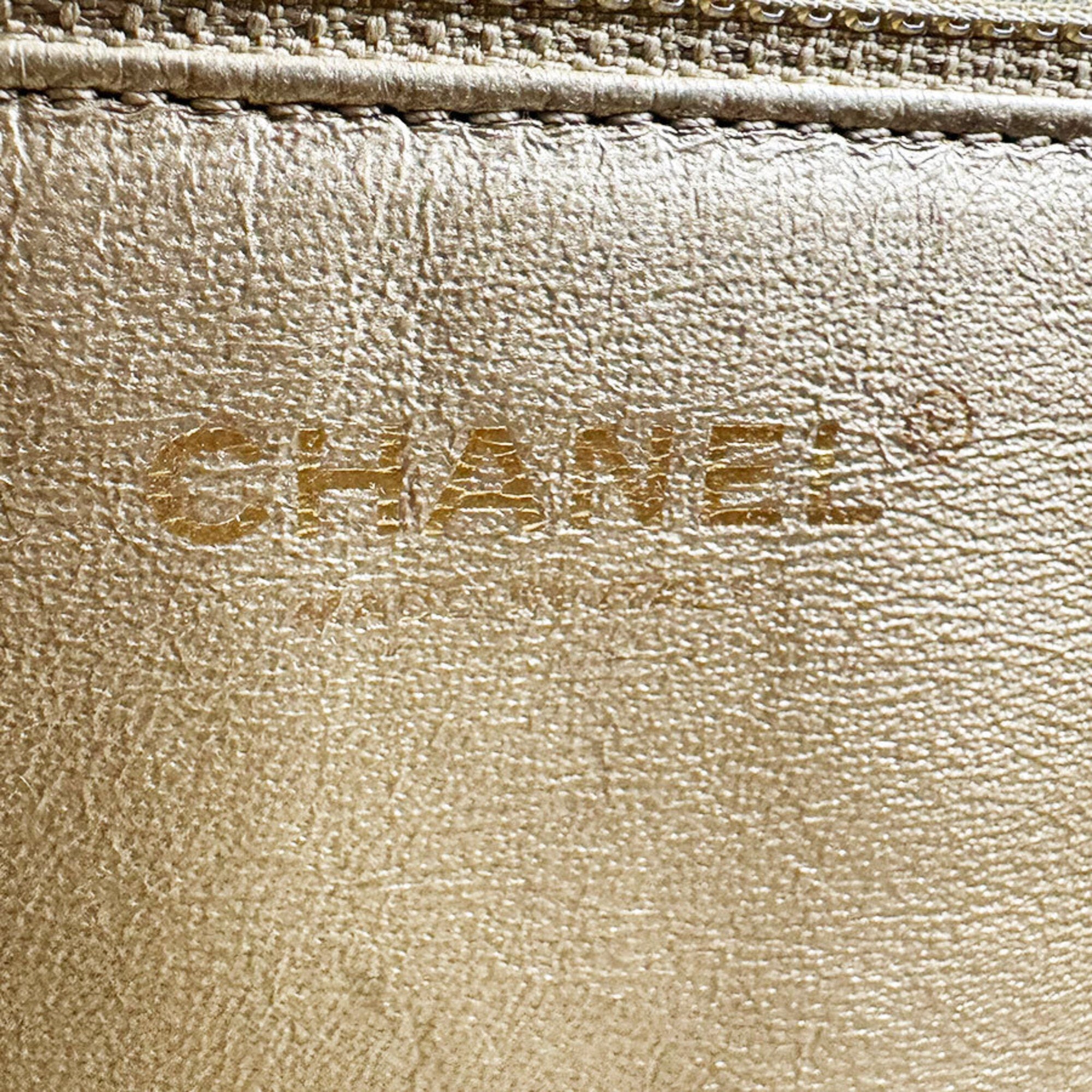 Chanel Black Off-White Leather Handbag Shoulder Bag (Pre-Owned)