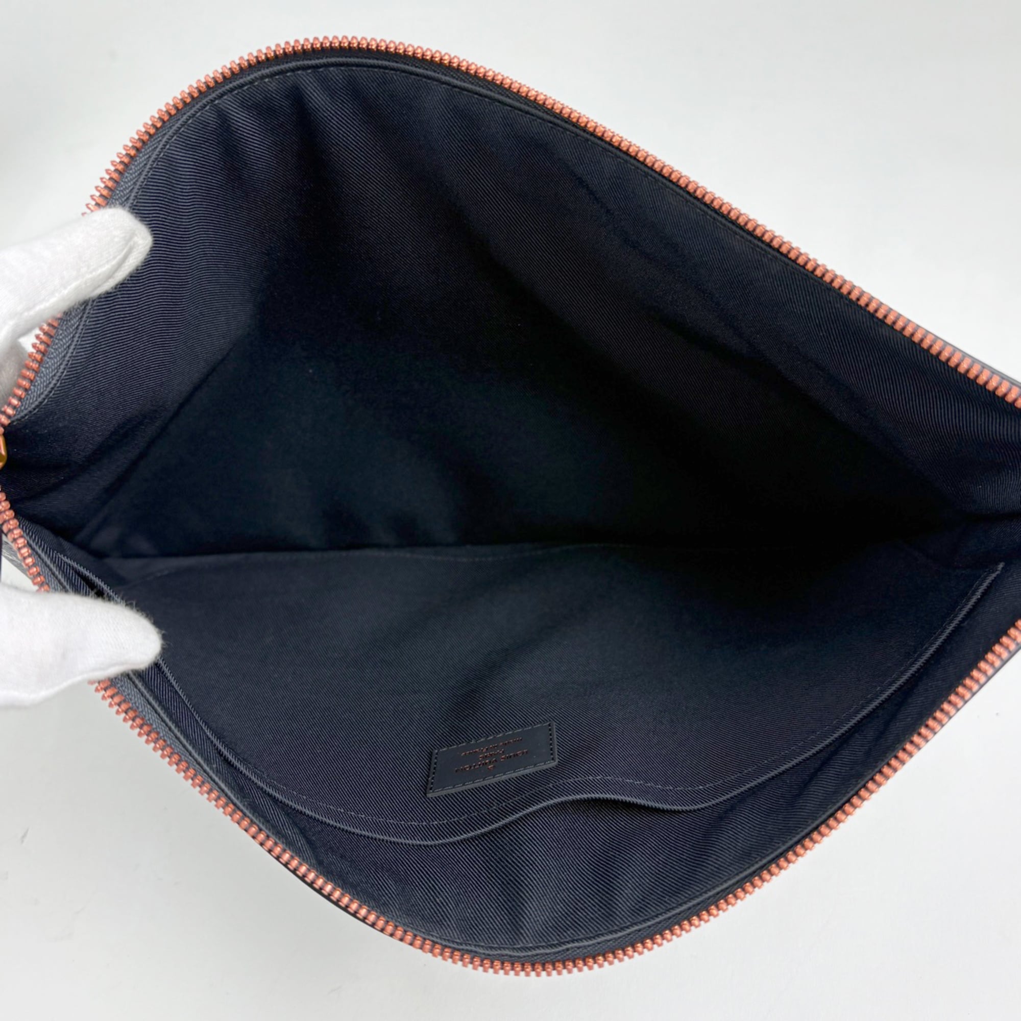 Louis Vuitton Navy Red Color Leather Clutch Bag Pochette (Pre-Owned)