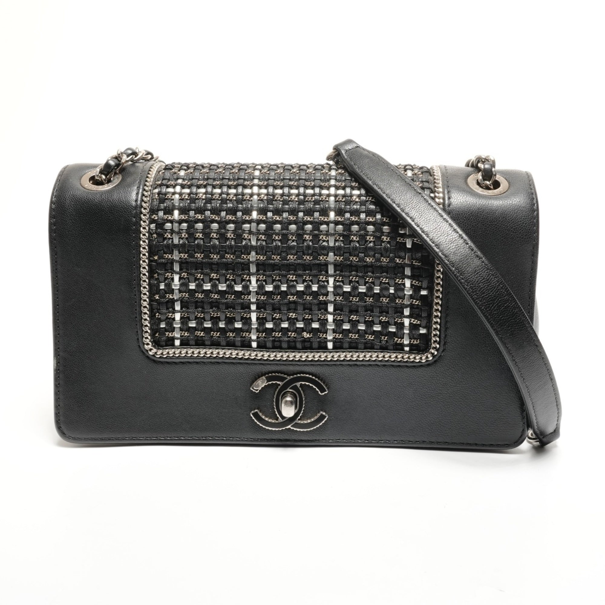 Chanel Black Leather Shoulder Bag (Pre-Owned)