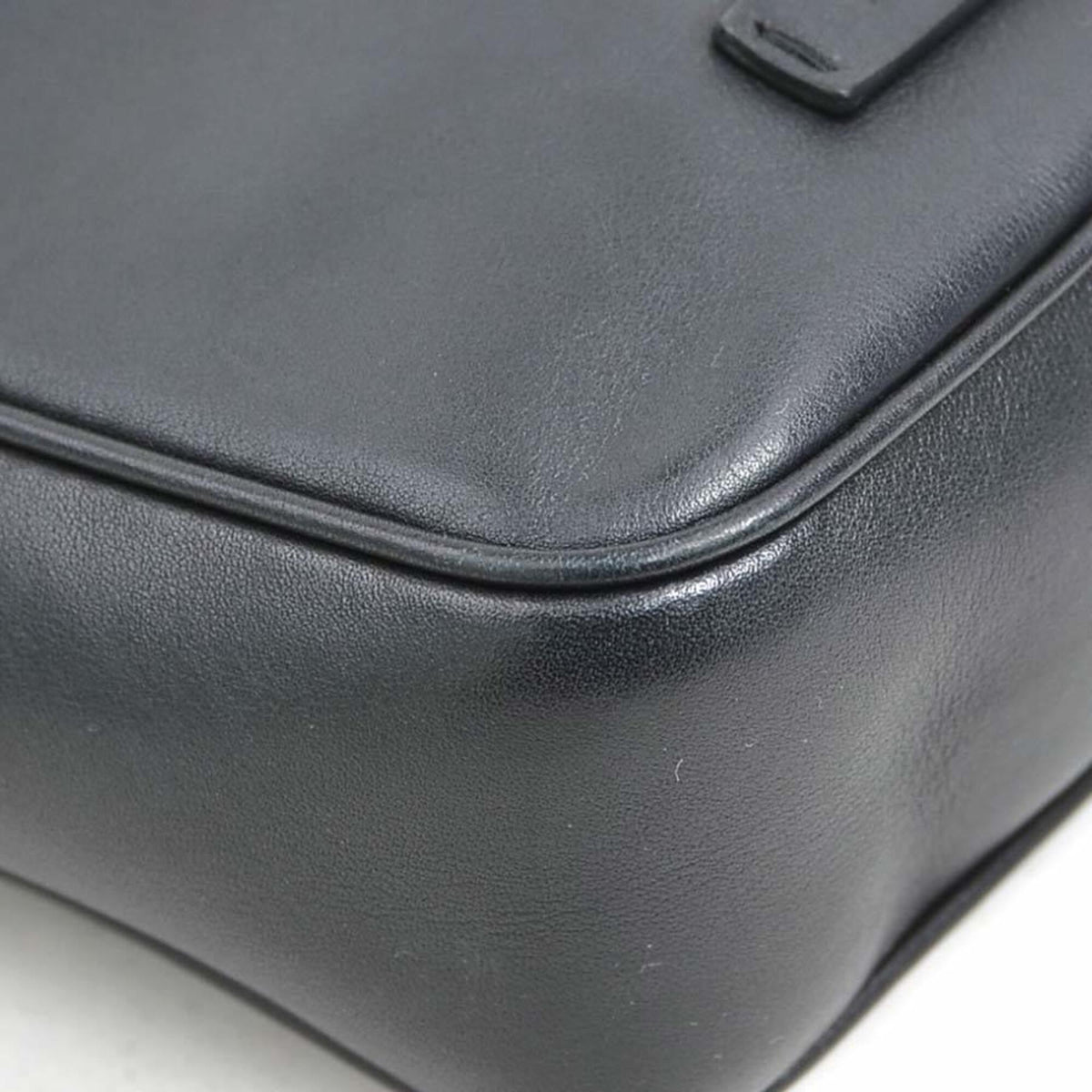 Versace Black Leather Shoulder Bag (Pre-Owned)