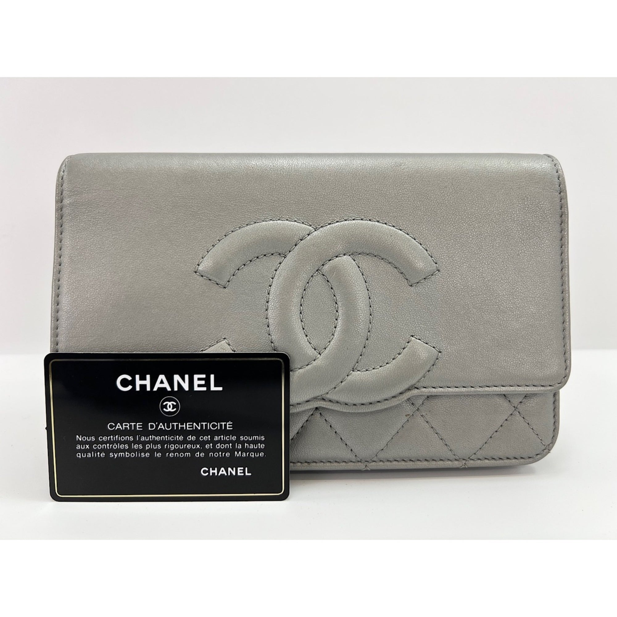 Chanel Silver Leather Shoulder Bag (Pre-Owned)
