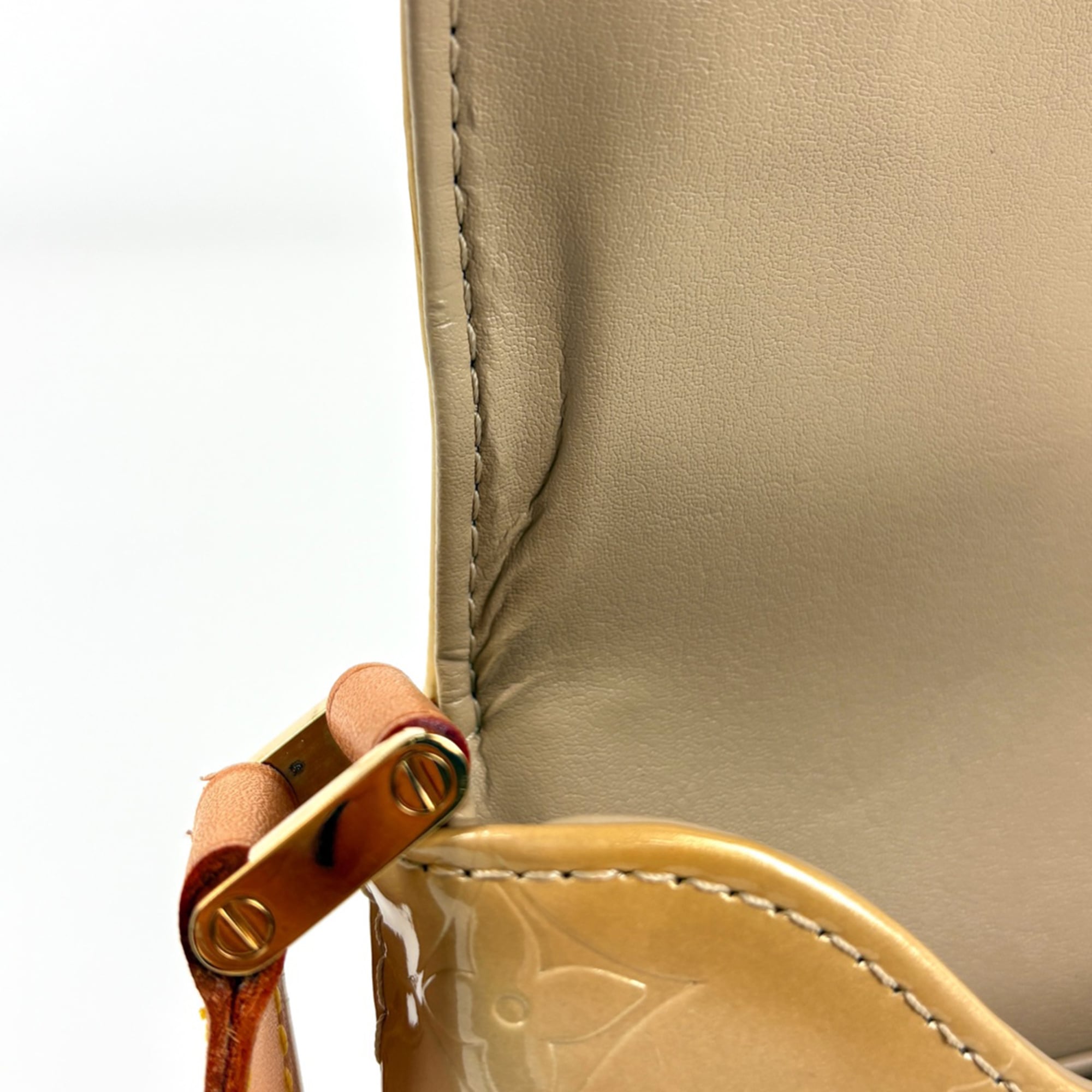 Louis Vuitton Beige Monogram Vernis Shoulder Bag (Pre-Owned)