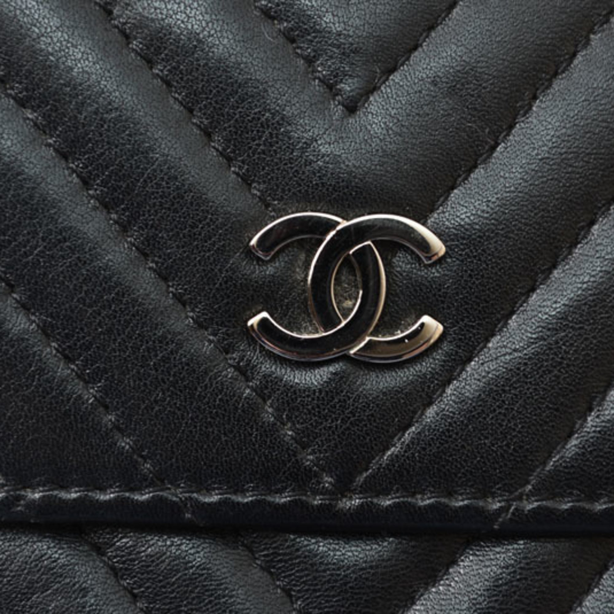Chanel Black Leather Wallet (Bi-Fold) (Pre-Owned)