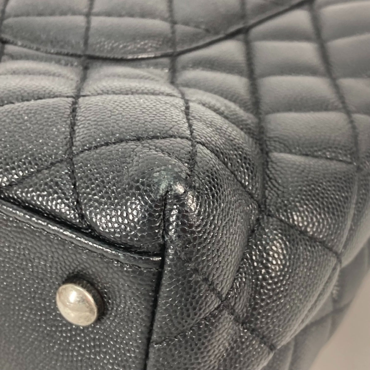 Chanel Black Leather Handbag (Pre-Owned)