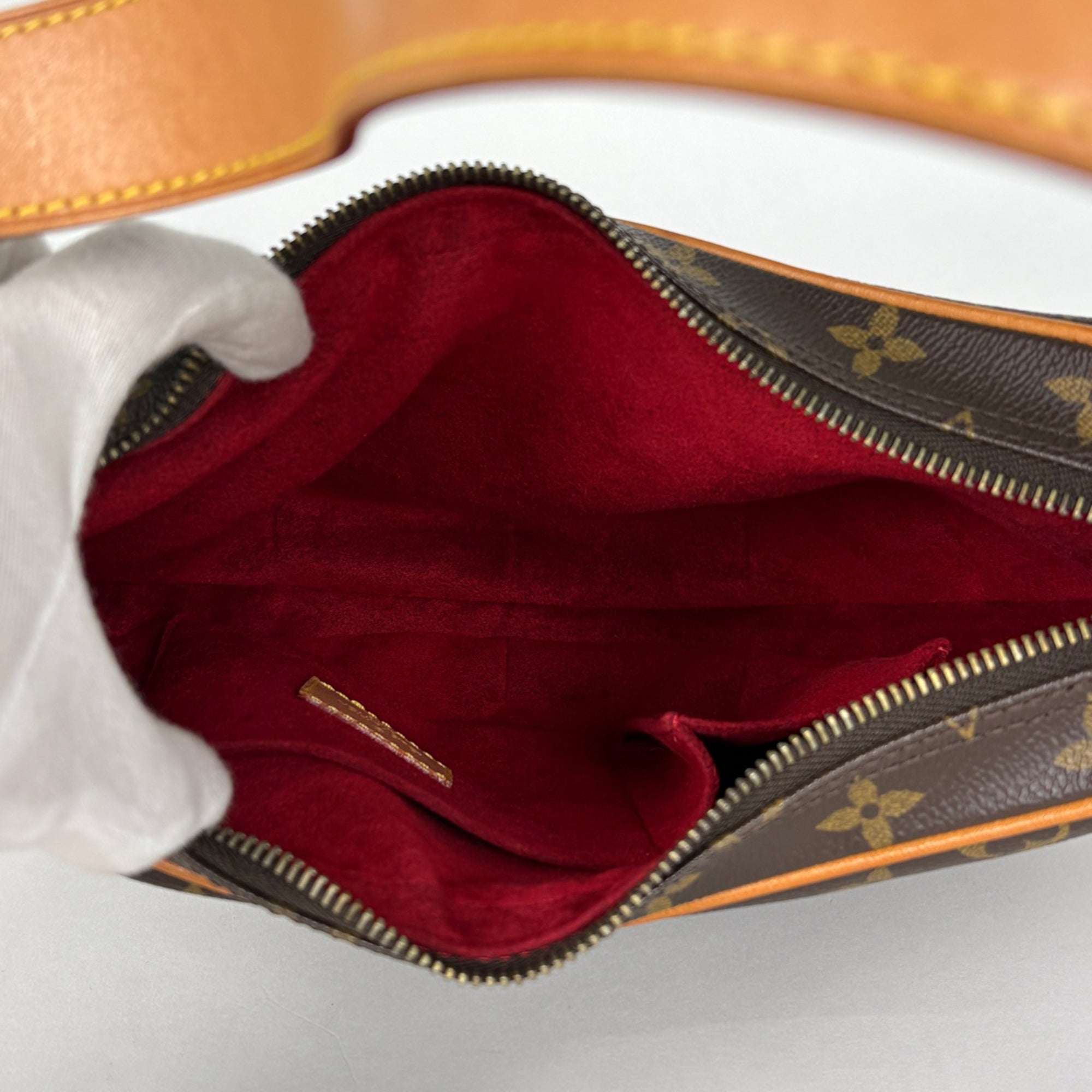Louis Vuitton Brown Monogram Monogram Shoulder Bag (Pre-Owned)