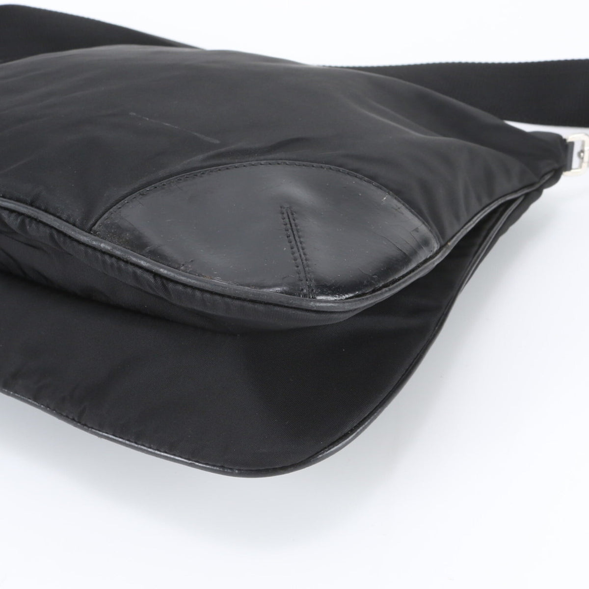 Prada Black Leather Nylon Messenger Bag Shoulder Bag (Pre-Owned)