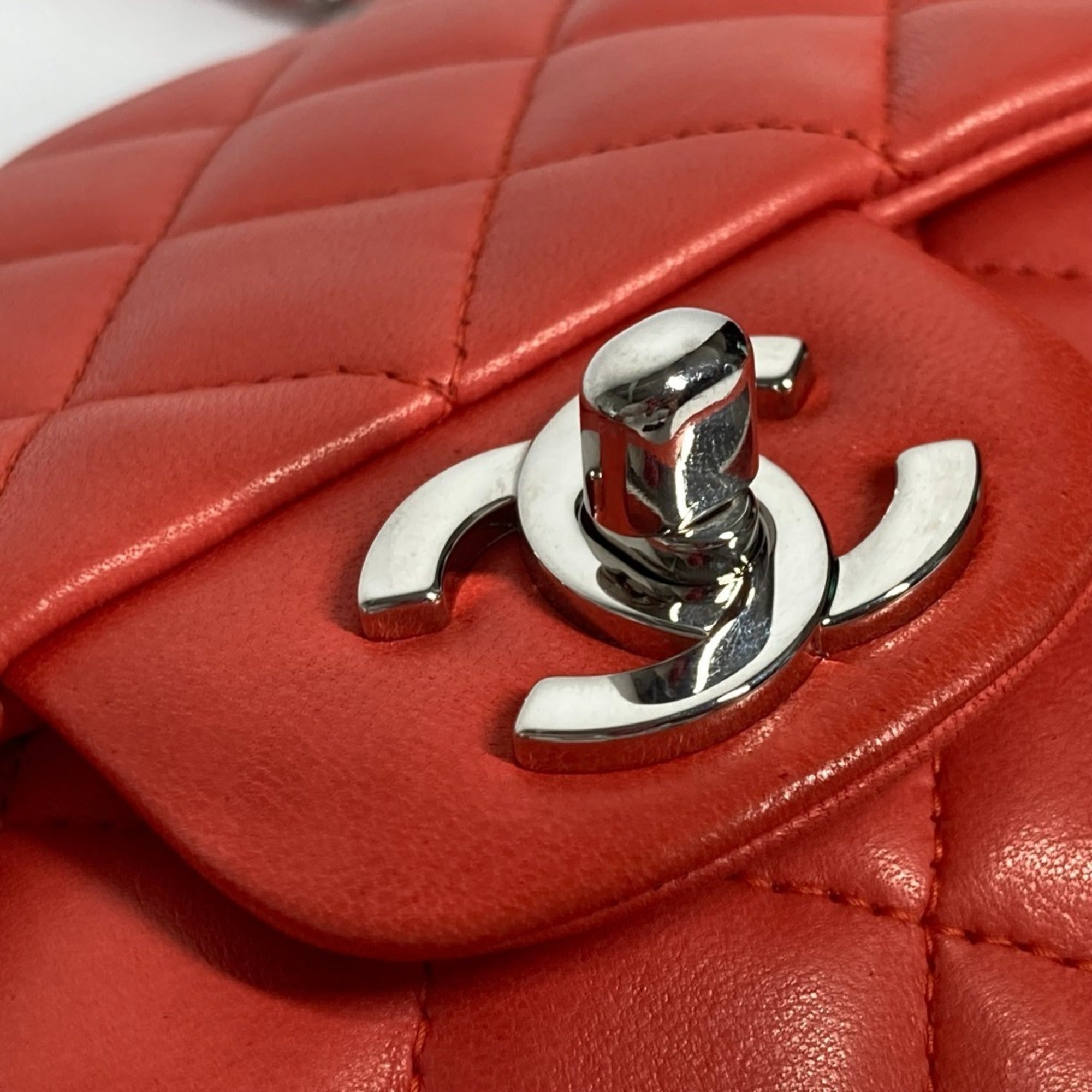 Chanel Red Color Leather Shoulder Bag (Pre-Owned)