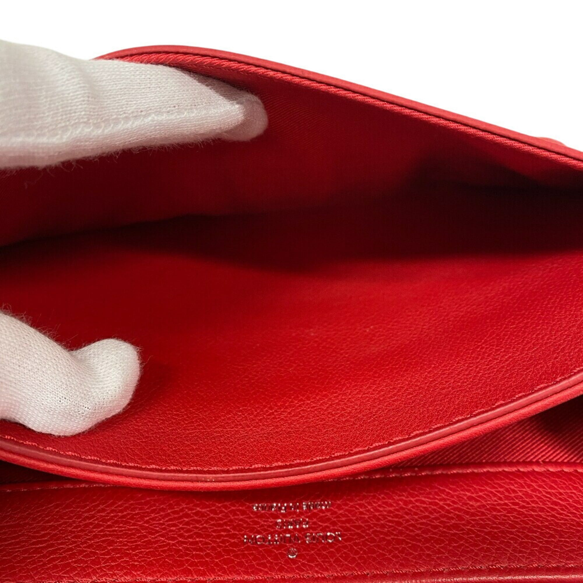 Louis Vuitton Red Color Leather Shoulder Bag (Pre-Owned)