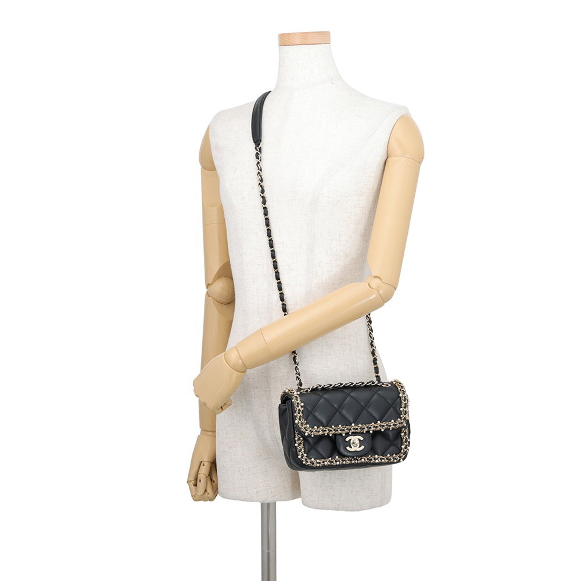 Chanel Matelasse Black Leather Handbag Shoulder Bag (Pre-Owned)