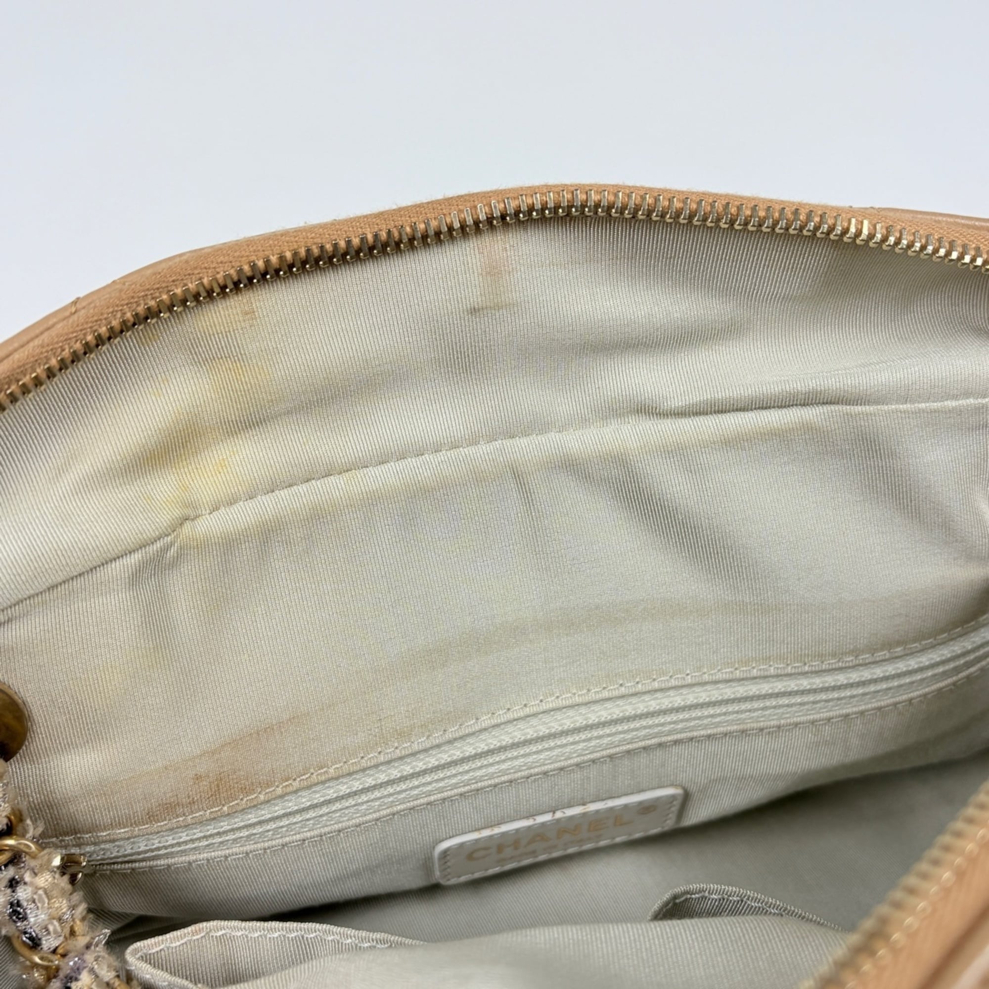 Chanel Matelasse Beige Leather Shoulder Bag (Pre-Owned)