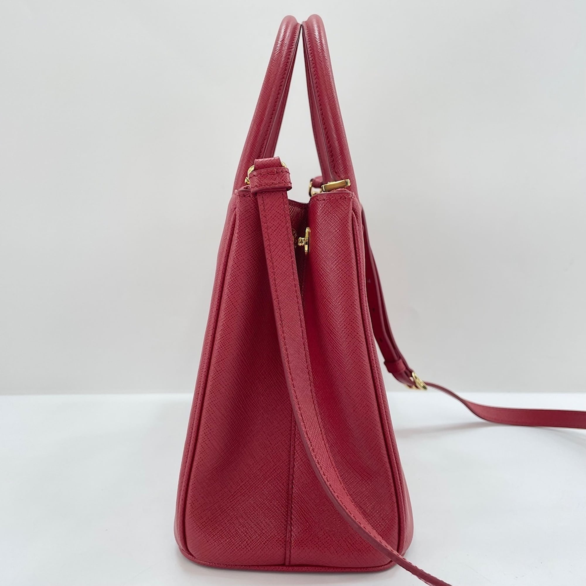 Prada Red Color Handbag Shoulder Bag (Pre-Owned)