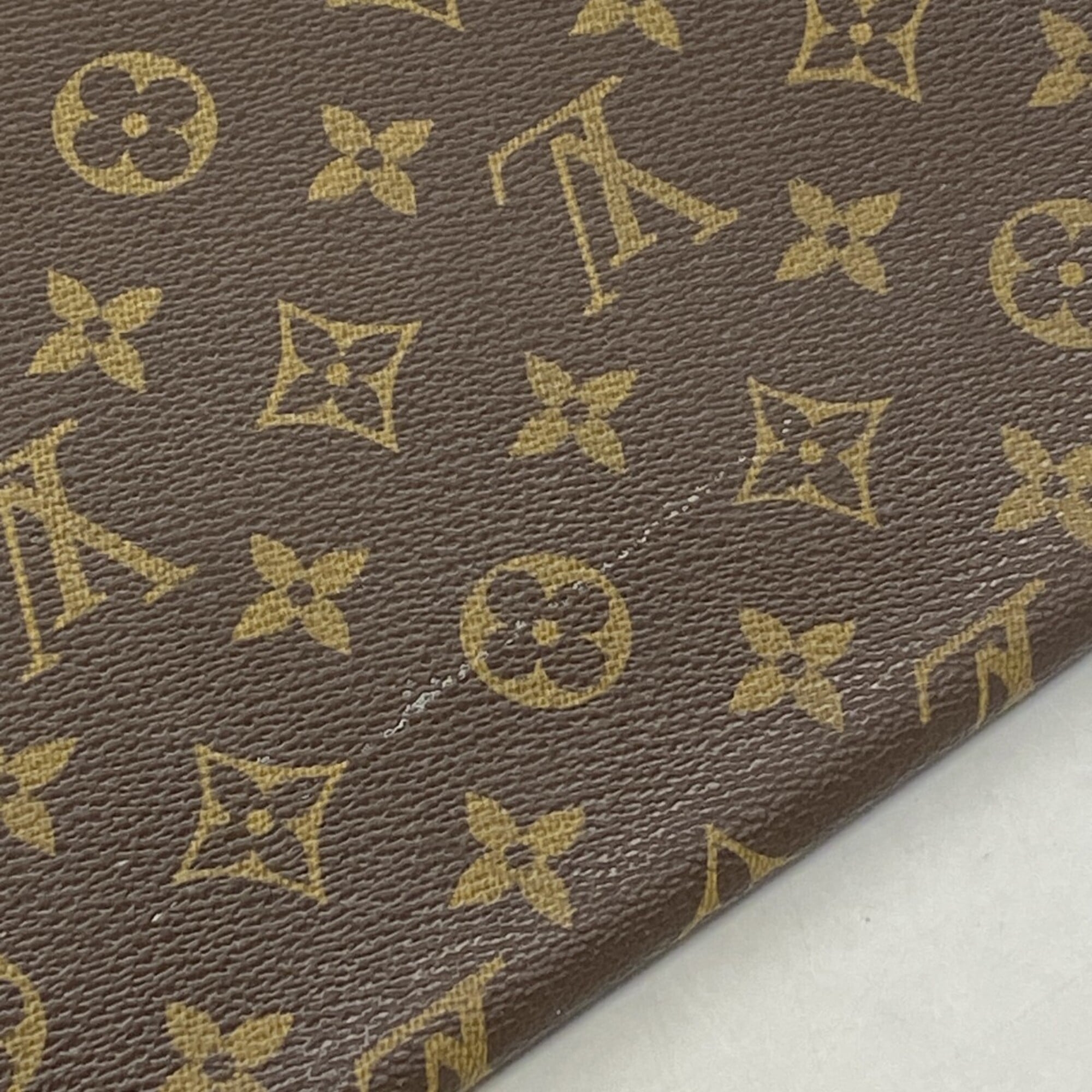 Louis Vuitton Brown Clutch Bag (Pre-Owned)