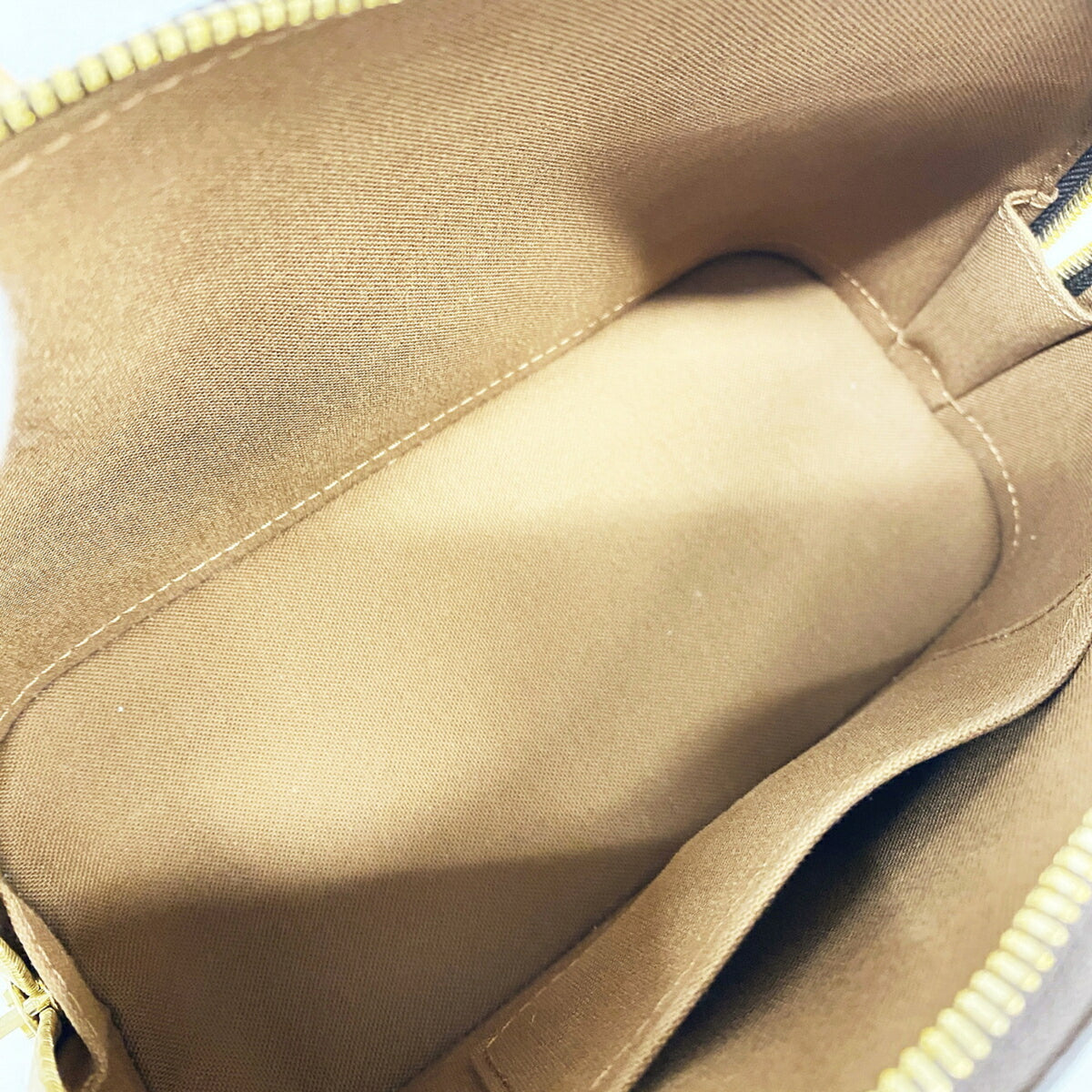 Louis Vuitton Brown Handbag (Pre-Owned)