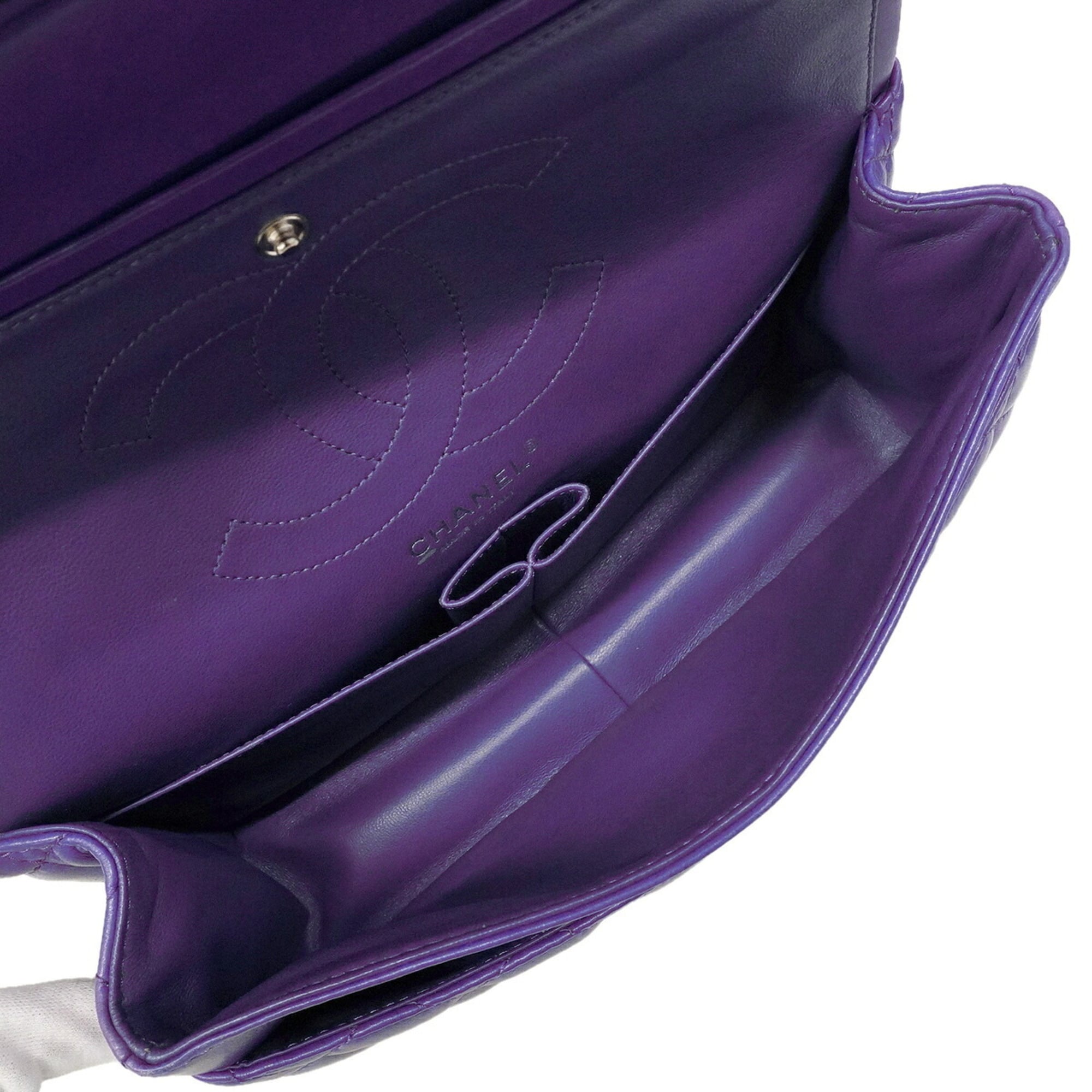 Chanel Purple Leather Shoulder Bag (Pre-Owned)