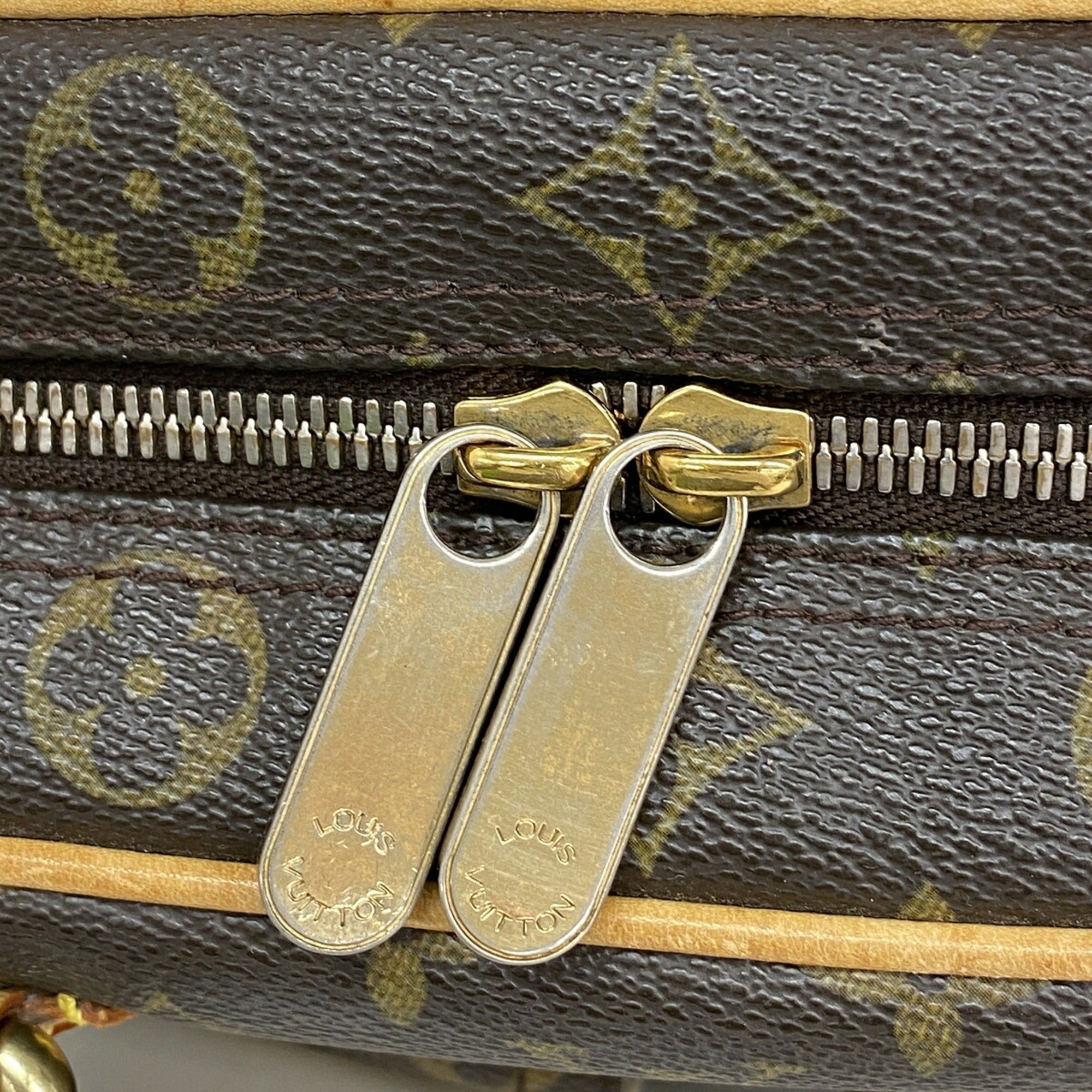 Louis Vuitton Brown Handbag (Pre-Owned)