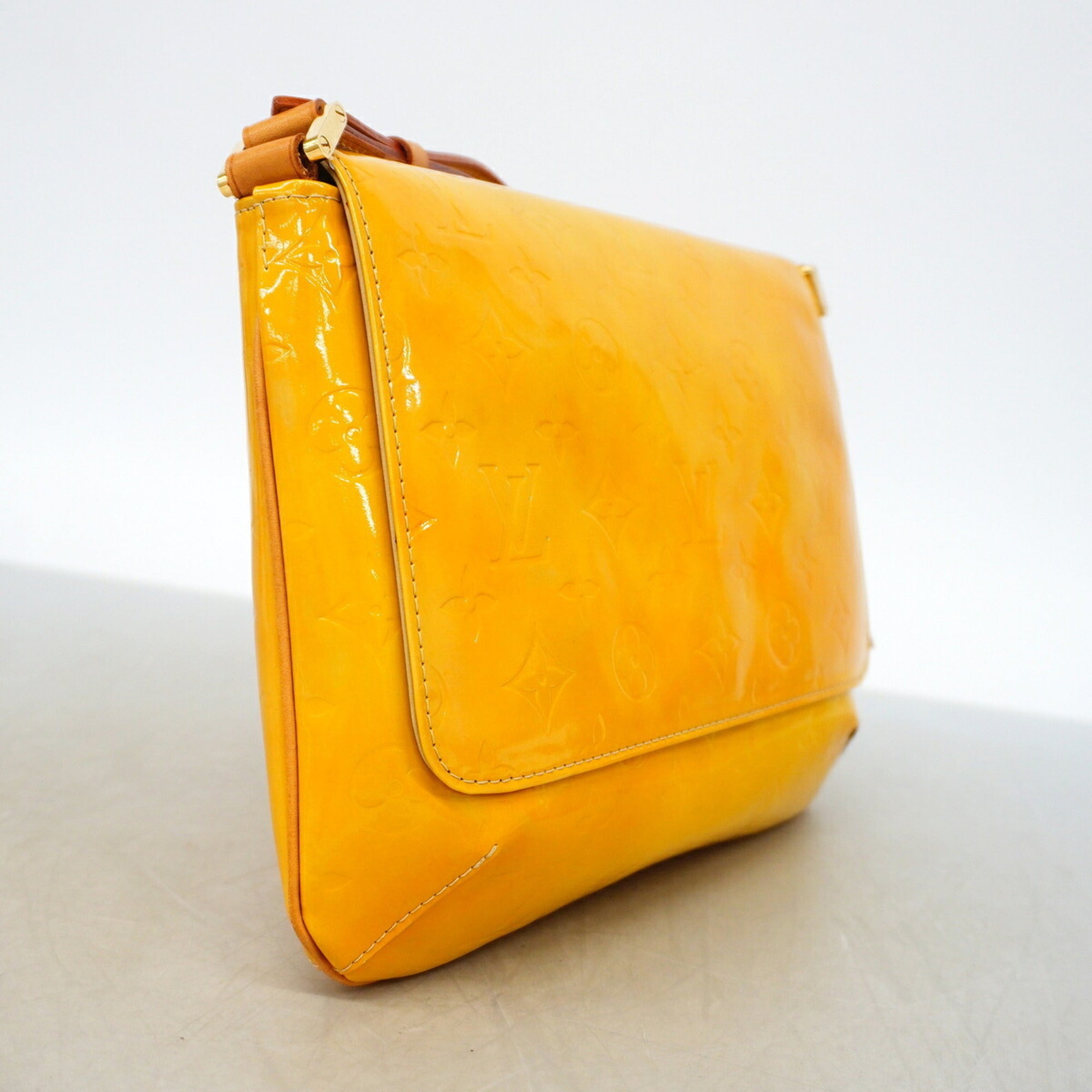 Louis Vuitton Beige Shoulder Bag (Pre-Owned)