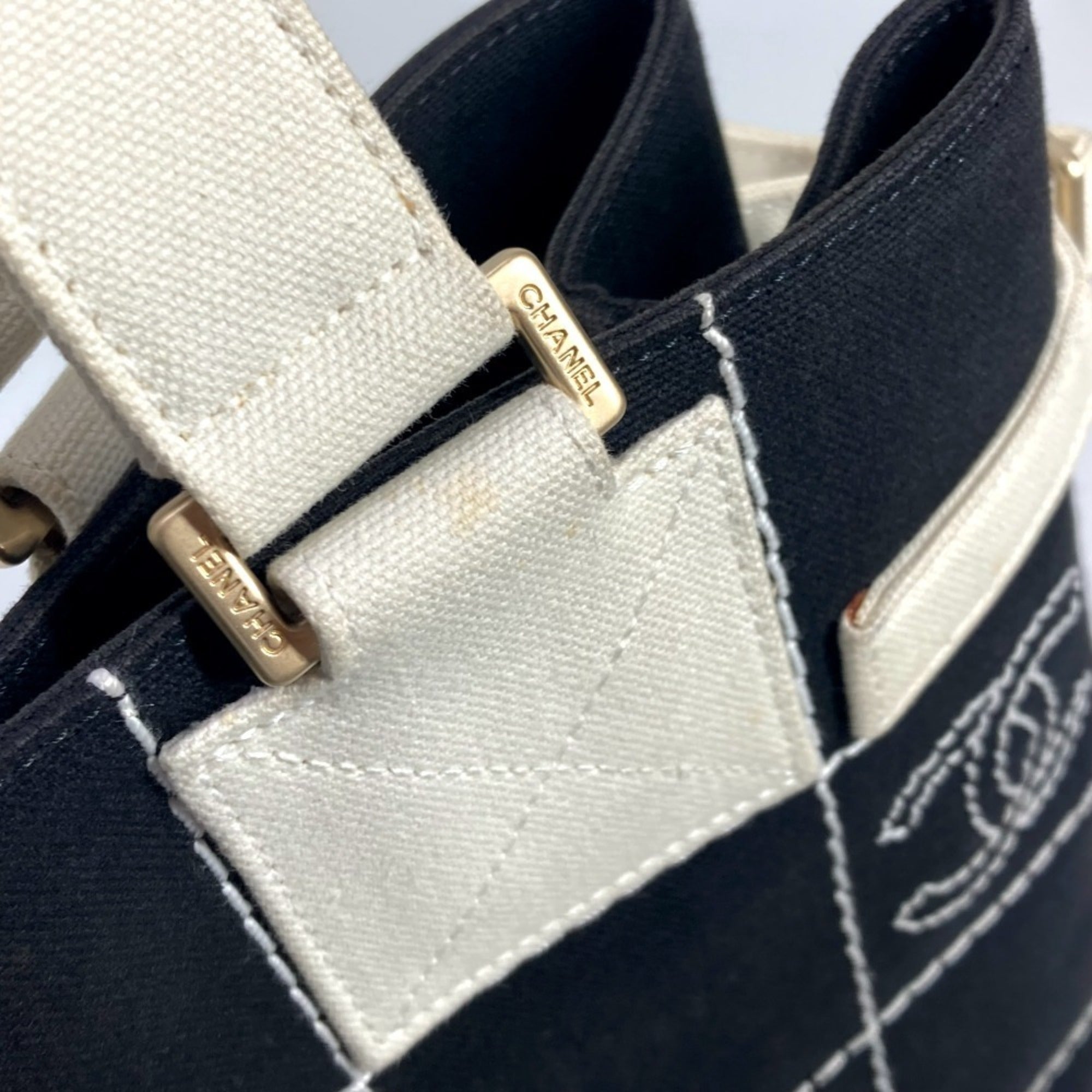 Chanel Black White Canvas Shoulder Bag Tote Bag (Pre-Owned)
