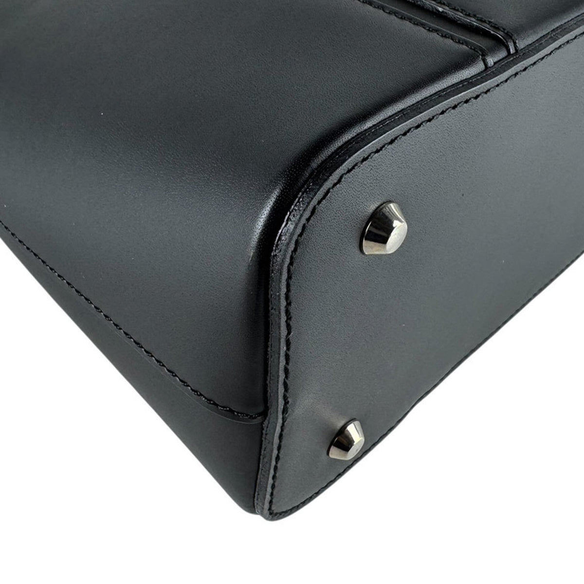 Burberry Black Leather Handbag (Pre-Owned)