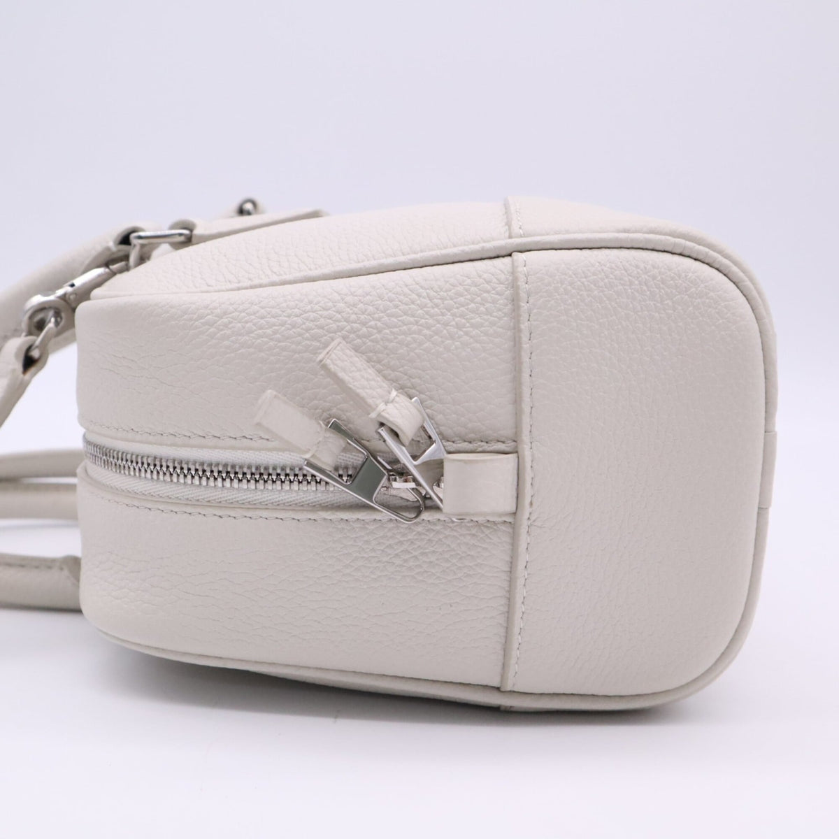 Loewe Amazona White Leather Handbag Shoulder Bag (Pre-Owned)