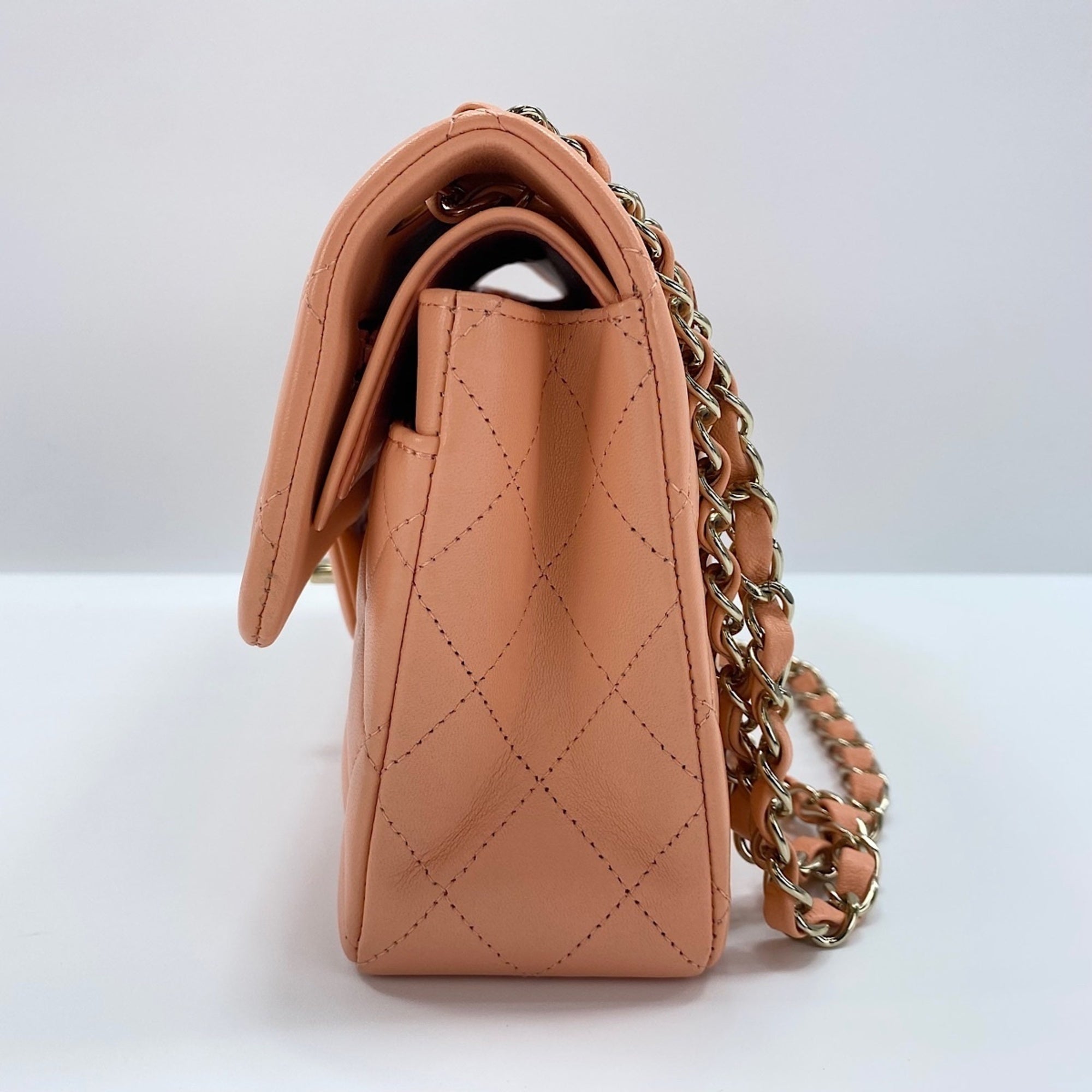 Chanel Pink Leather Shoulder Bag (Pre-Owned)