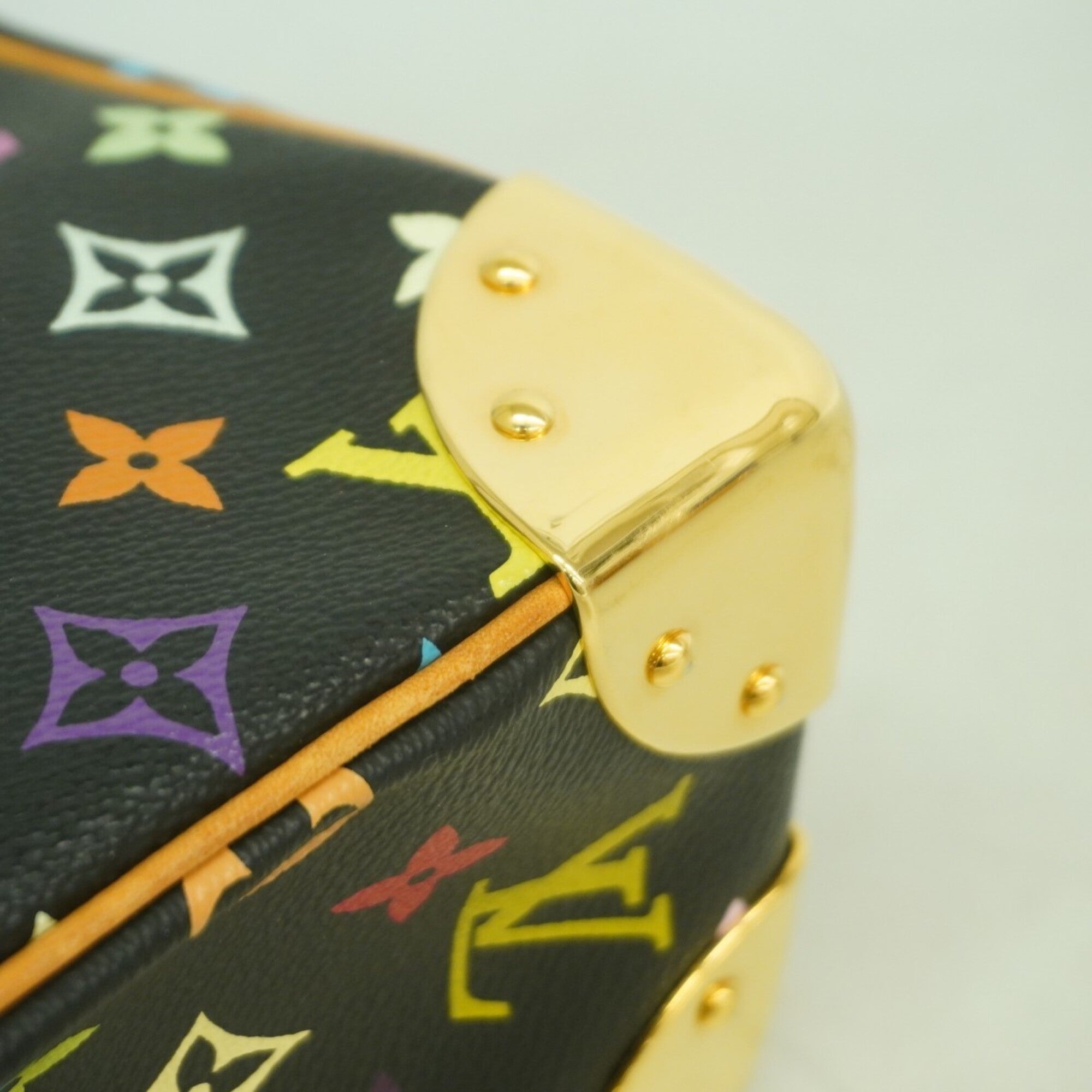 Louis Vuitton Noir Shoulder Bag (Pre-Owned)