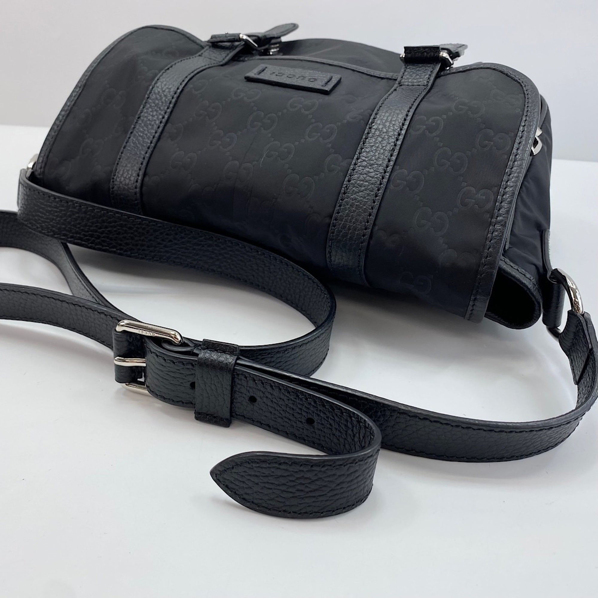 Gucci Black Shoulder Bag (Pre-Owned)