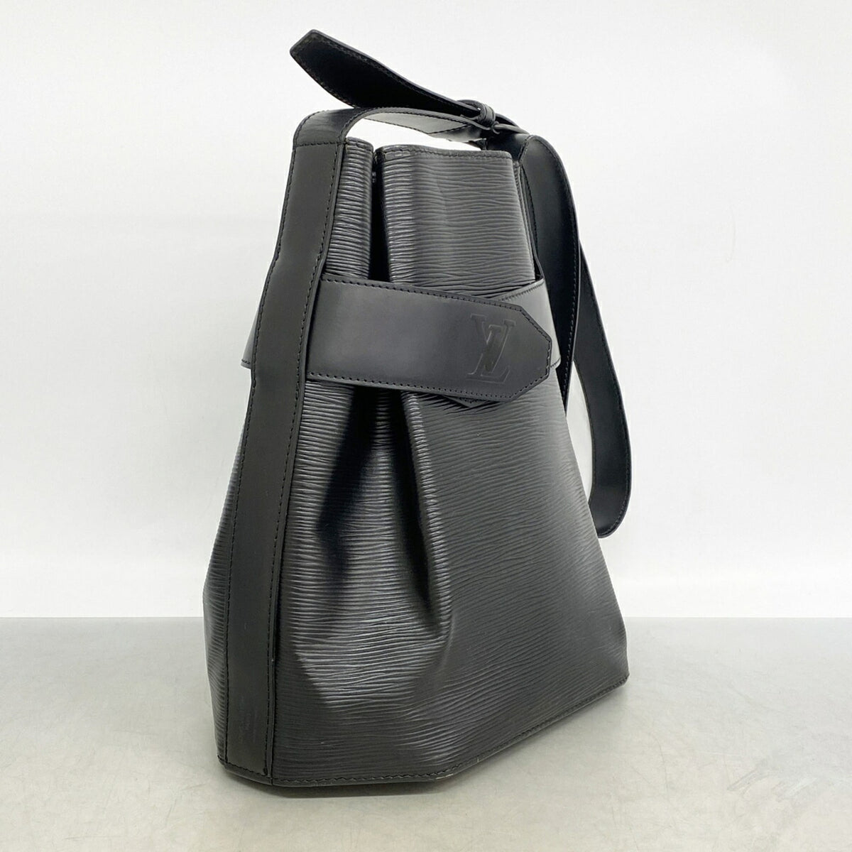 Louis Vuitton Noir Shoulder Bag (Pre-Owned)