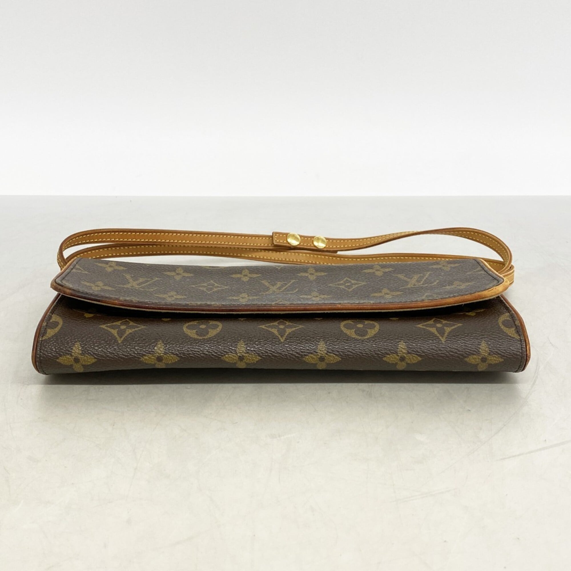 Louis Vuitton Brown Shoulder Bag (Pre-Owned)