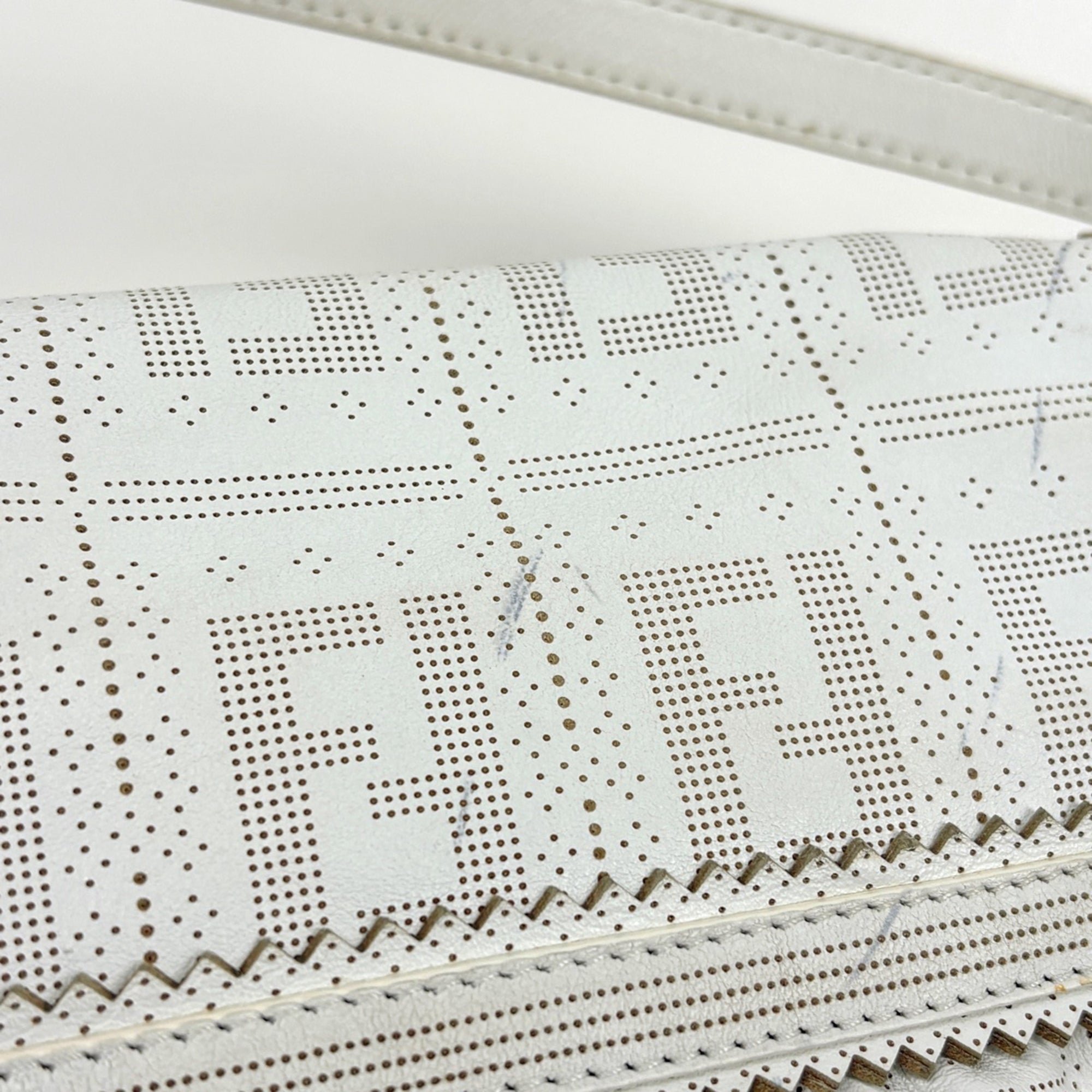 Fendi Zucca White Leather Shoulder Bag (Pre-Owned)