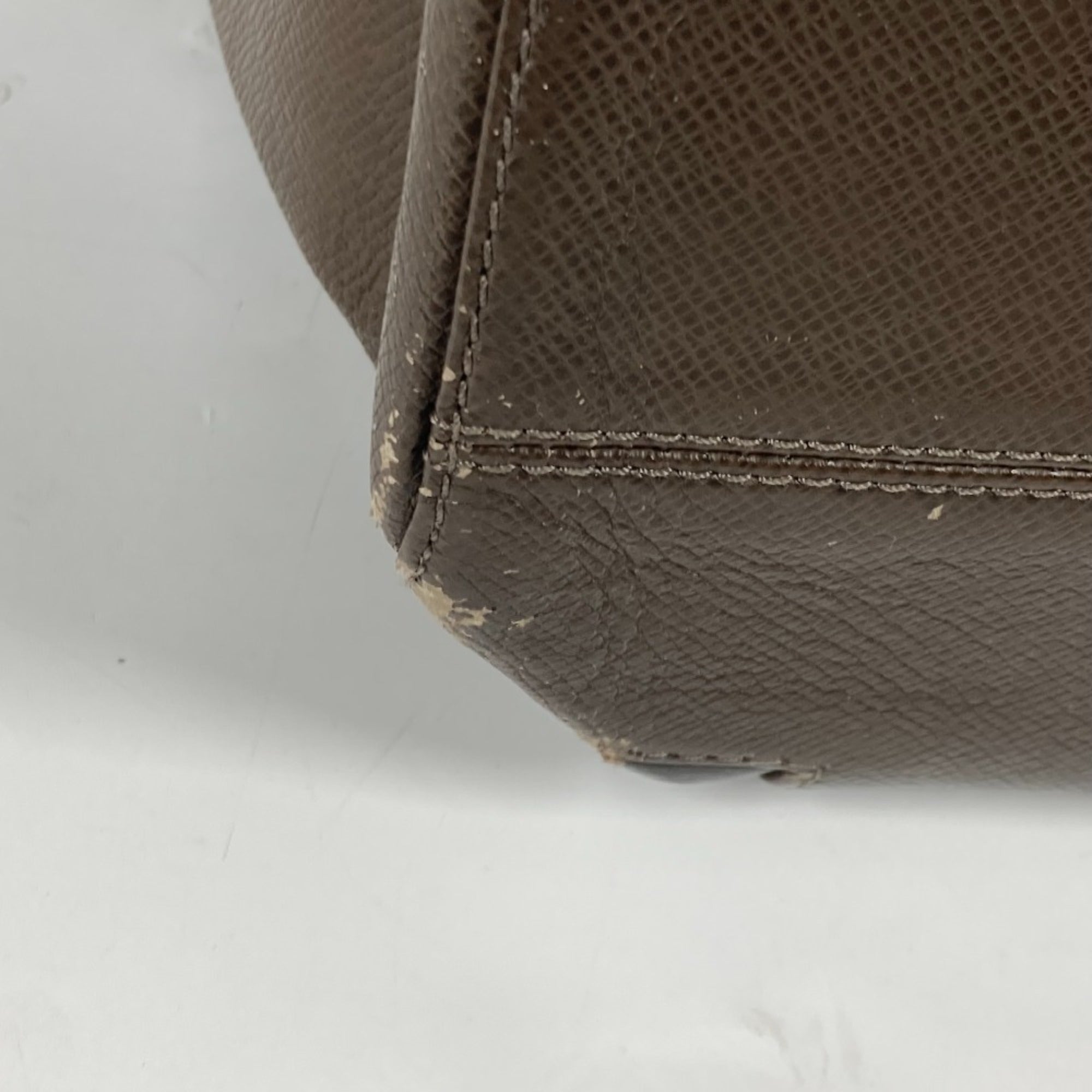 Louis Vuitton Brown Taiga Leather Handbag Tote Bag (Pre-Owned)