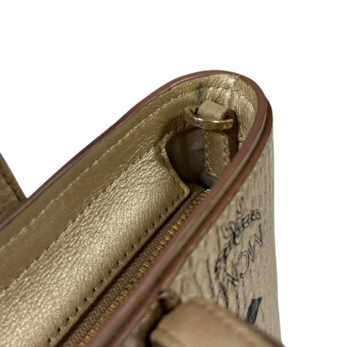 Mcm Gold Leather Shoulder Bag (Pre-Owned)