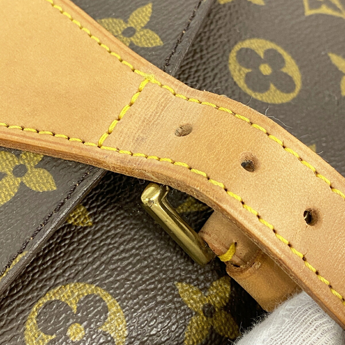 Louis Vuitton Brown Shoulder Bag (Pre-Owned)