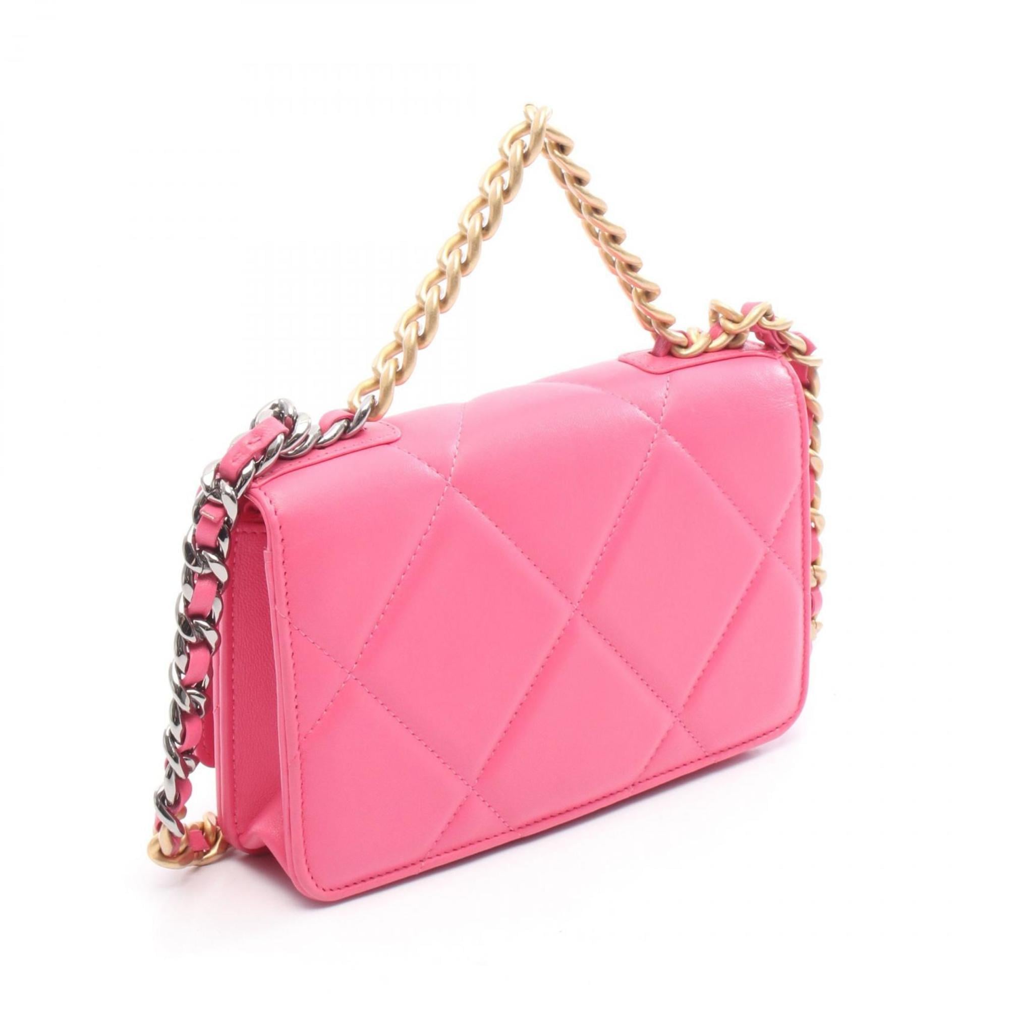 Chanel Pink Leather Shoulder Bag (Pre-Owned)