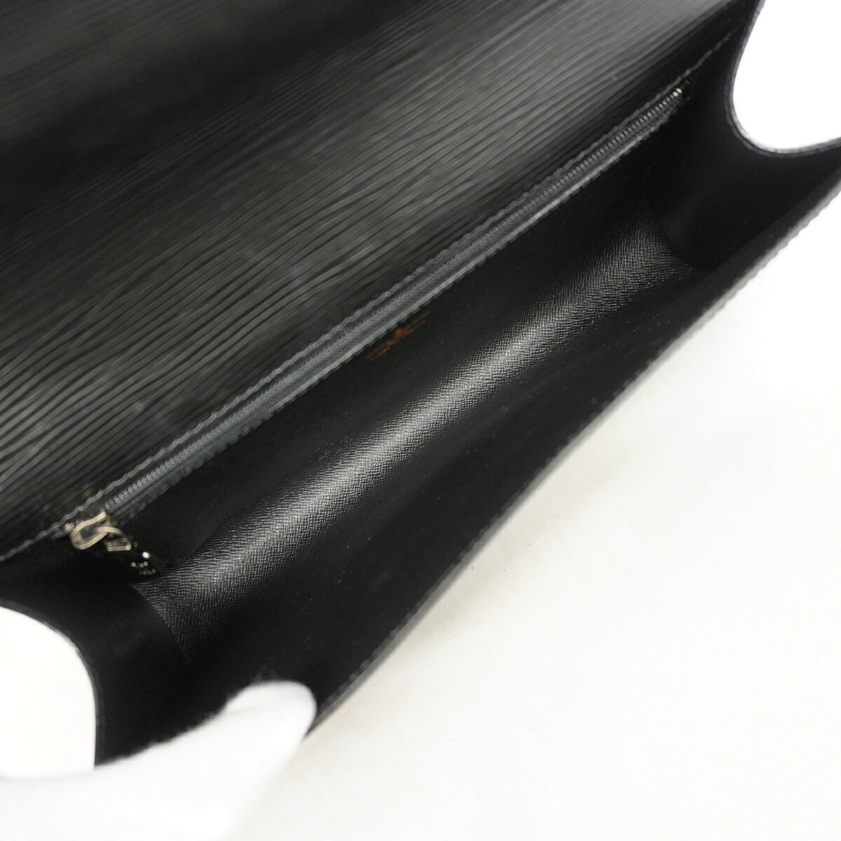 Louis Vuitton Noir Clutch Bag (Pre-Owned)