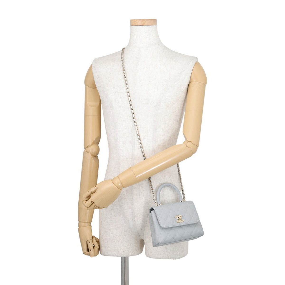 Chanel Matelasse Light Gray Grained Calfskin Handbag Shoulder Bag (Pre-Owned)