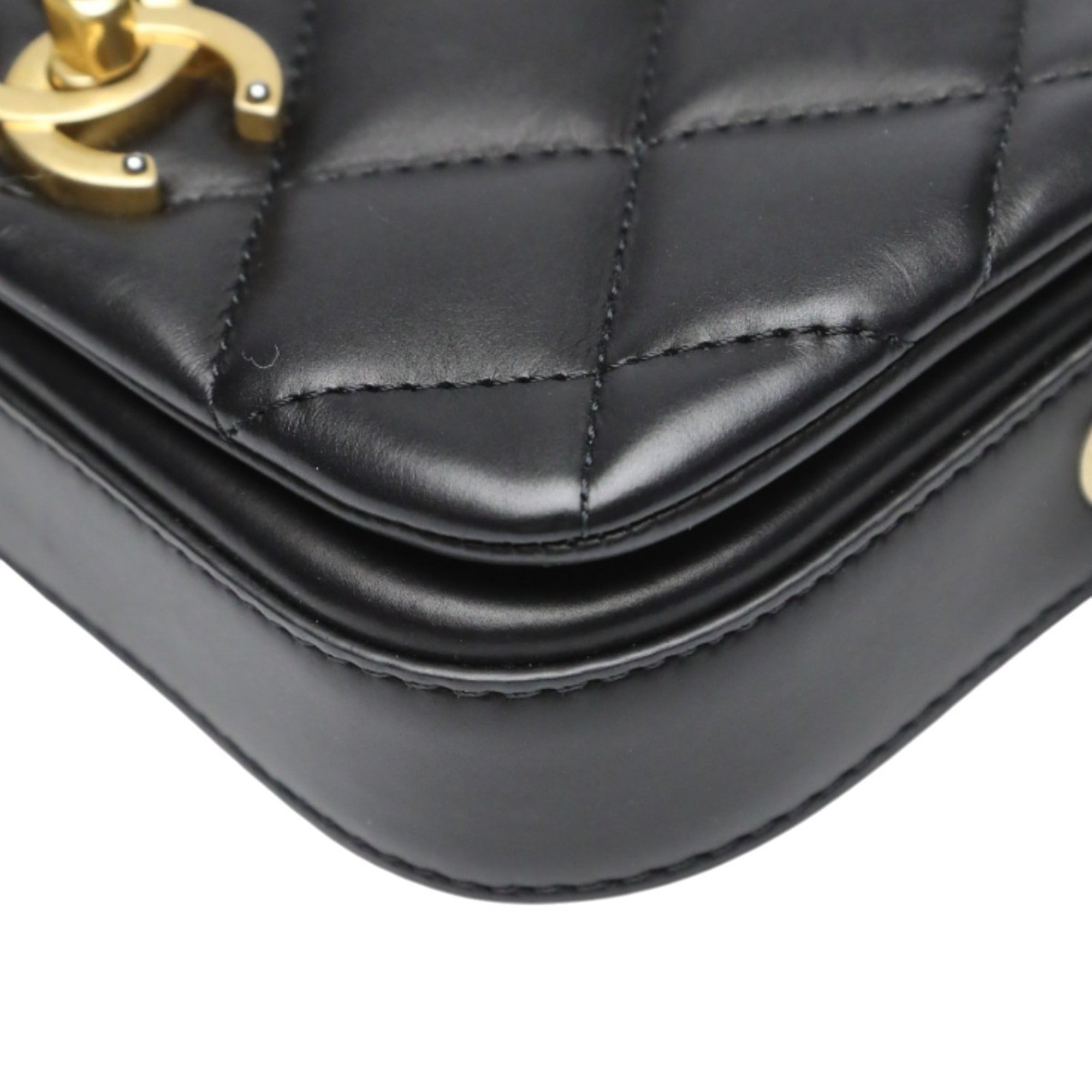 Chanel Black Leather Shoulder Bag (Pre-Owned)