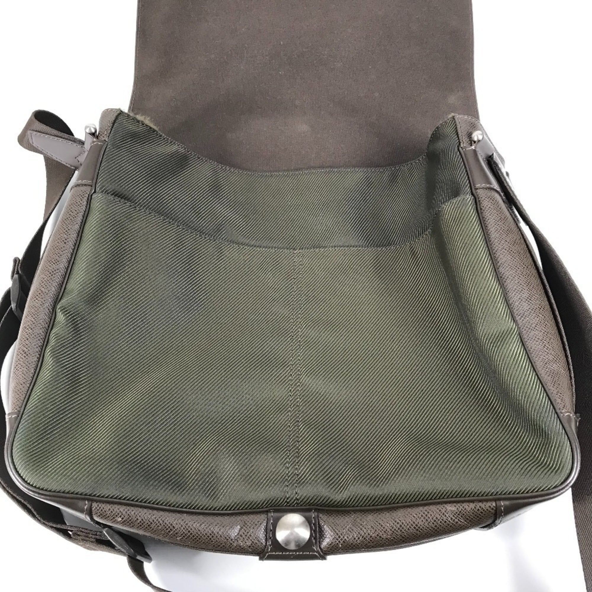 Louis Vuitton Brown Grizzly Taiga Leather Messenger Bag Shoulder Bag (Pre-Owned)