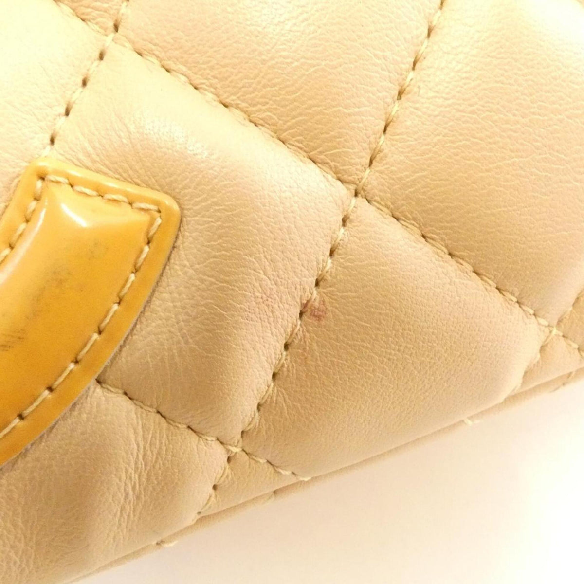 Chanel Beige Leather Handbag (Pre-Owned)
