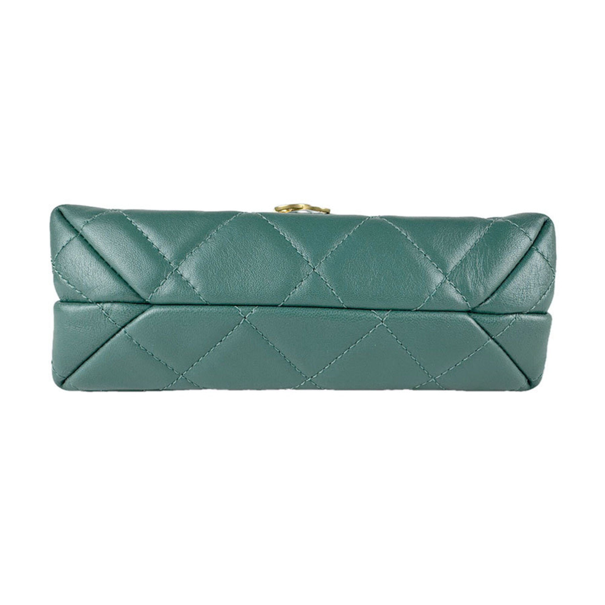 Chanel Green Leather Shoulder Bag (Pre-Owned)
