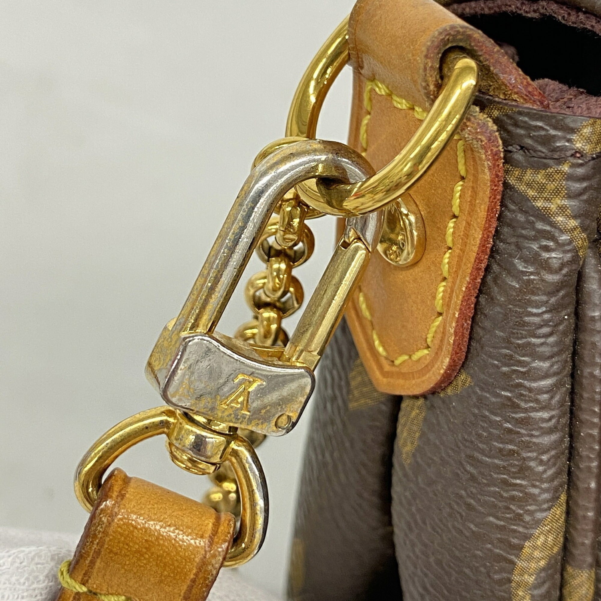 Louis Vuitton Brown Handbag (Pre-Owned)