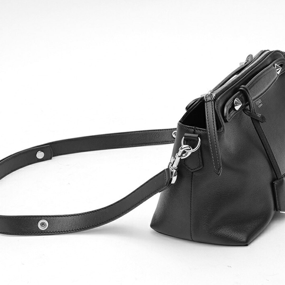 Fendi Black Leather Shoulder Bag (Pre-Owned)