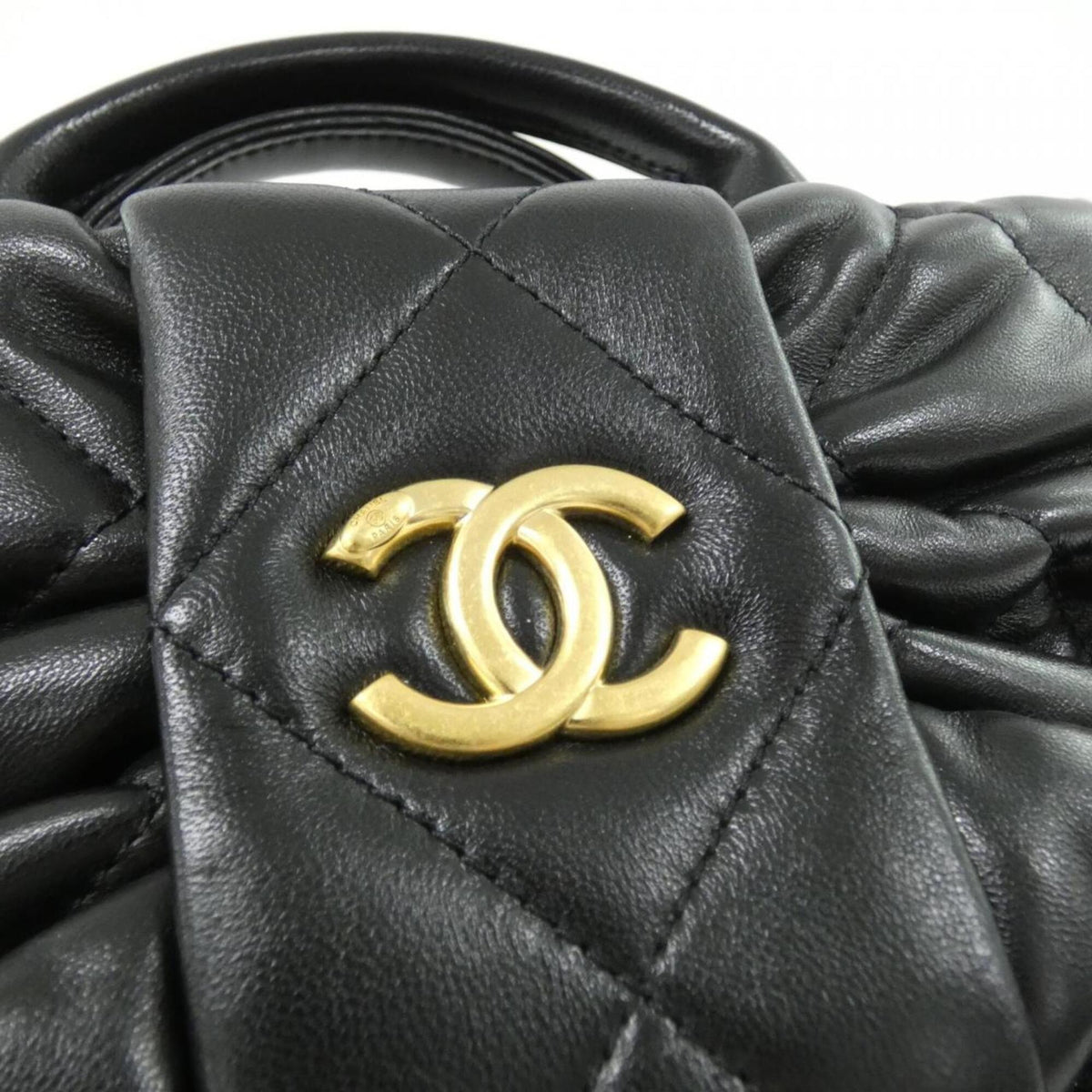 Chanel Black Leather Handbag (Pre-Owned)