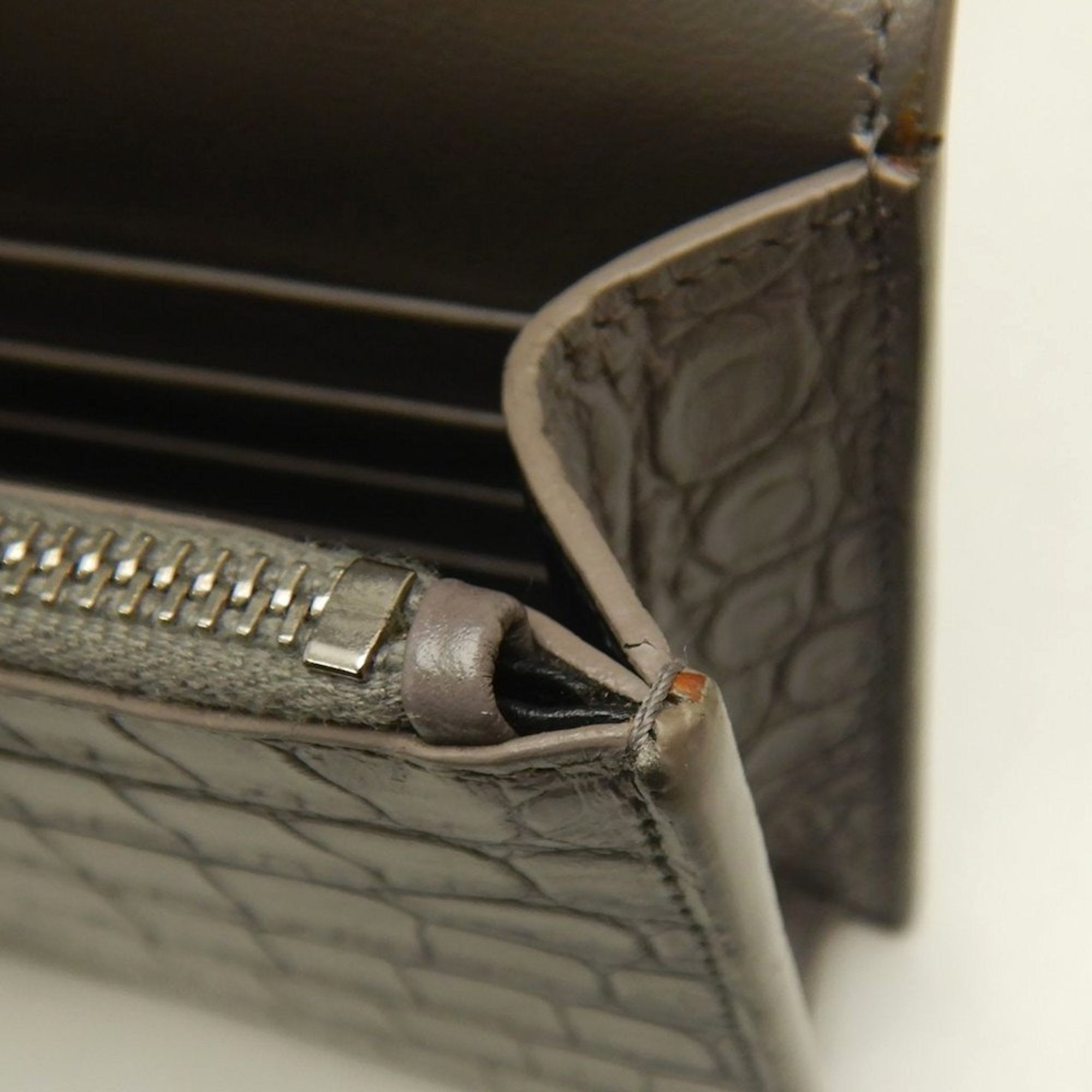 Yves Saint Laurent Grayish Leather Shoulder Bag (Pre-Owned)