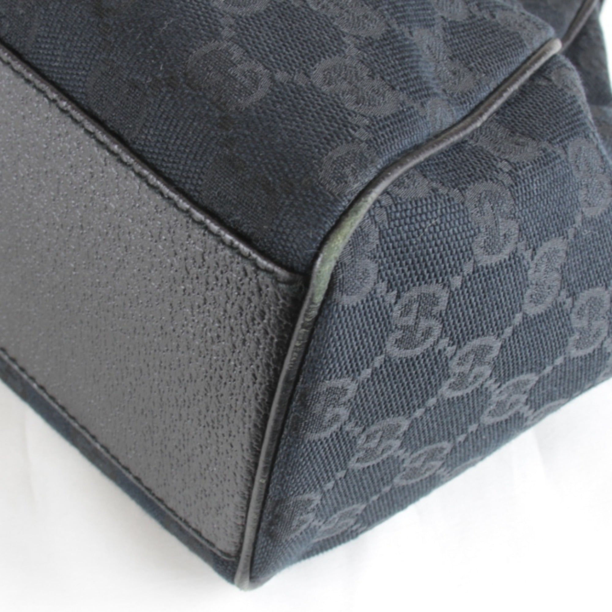 Gucci Black White Gg Canvas Handbag (Pre-Owned)