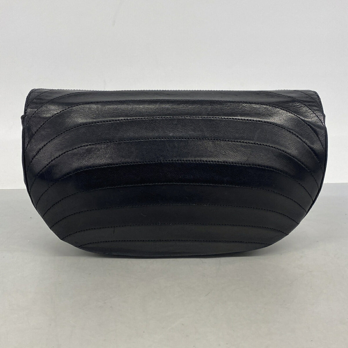 Chanel Black Leather Shoulder Bag (Pre-Owned)